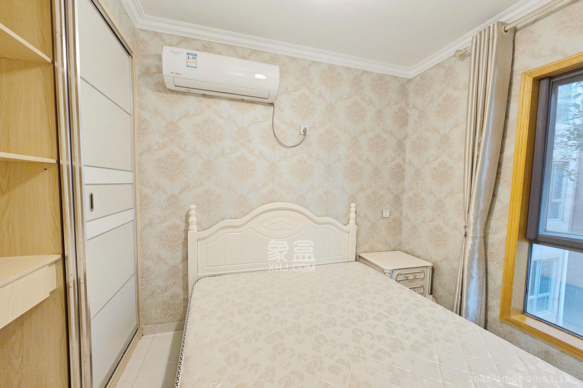 融科檀香山(融科紫檀、香山国际) 2室2厅1卫 85.0万 融科檀香山(融科紫檀、香山国际) 2室2厅1卫 85.0万卧室