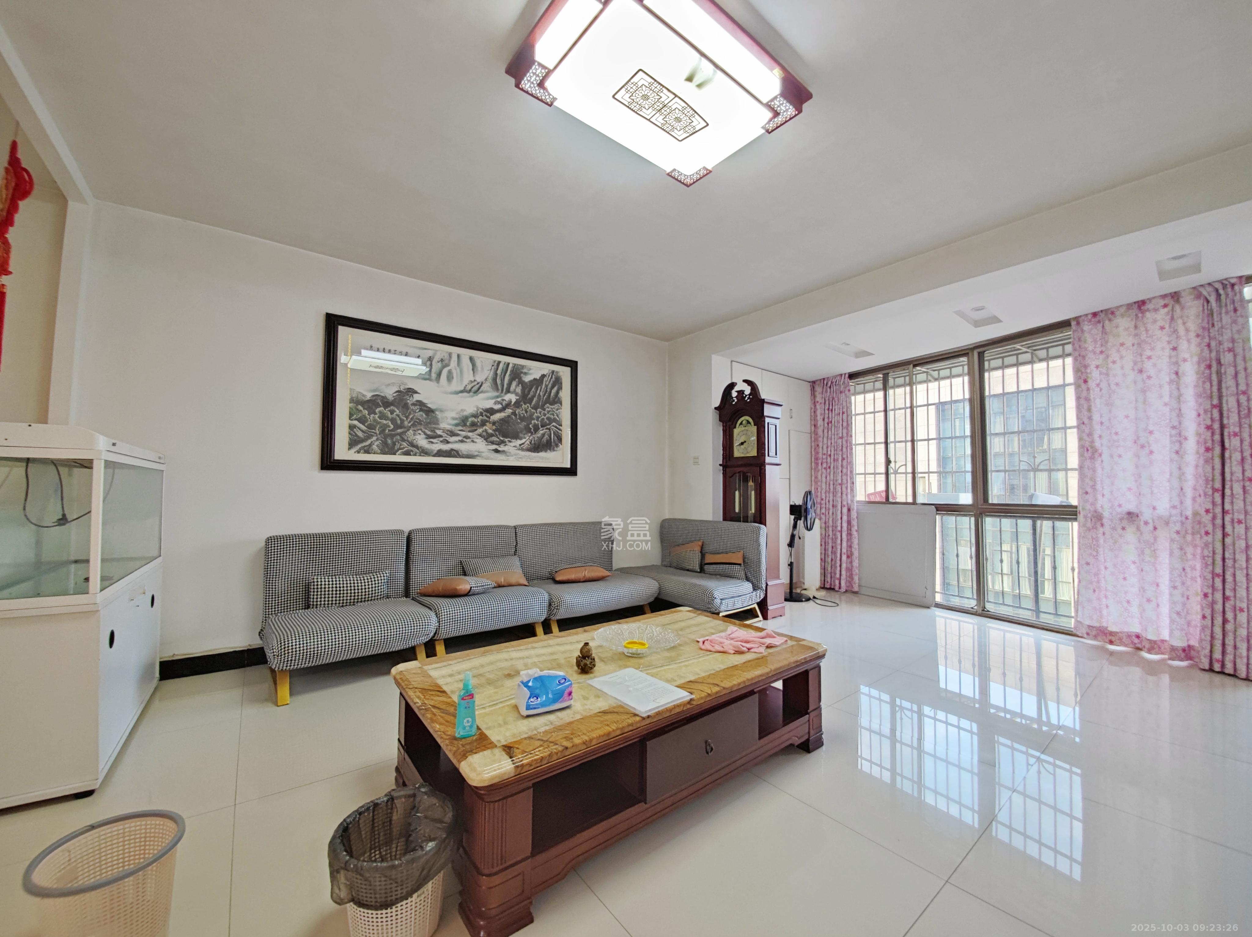 金色比华利 1室2厅1卫 2300.0元/月 金色比华利 1室2厅1卫 2300.0元/月室内图