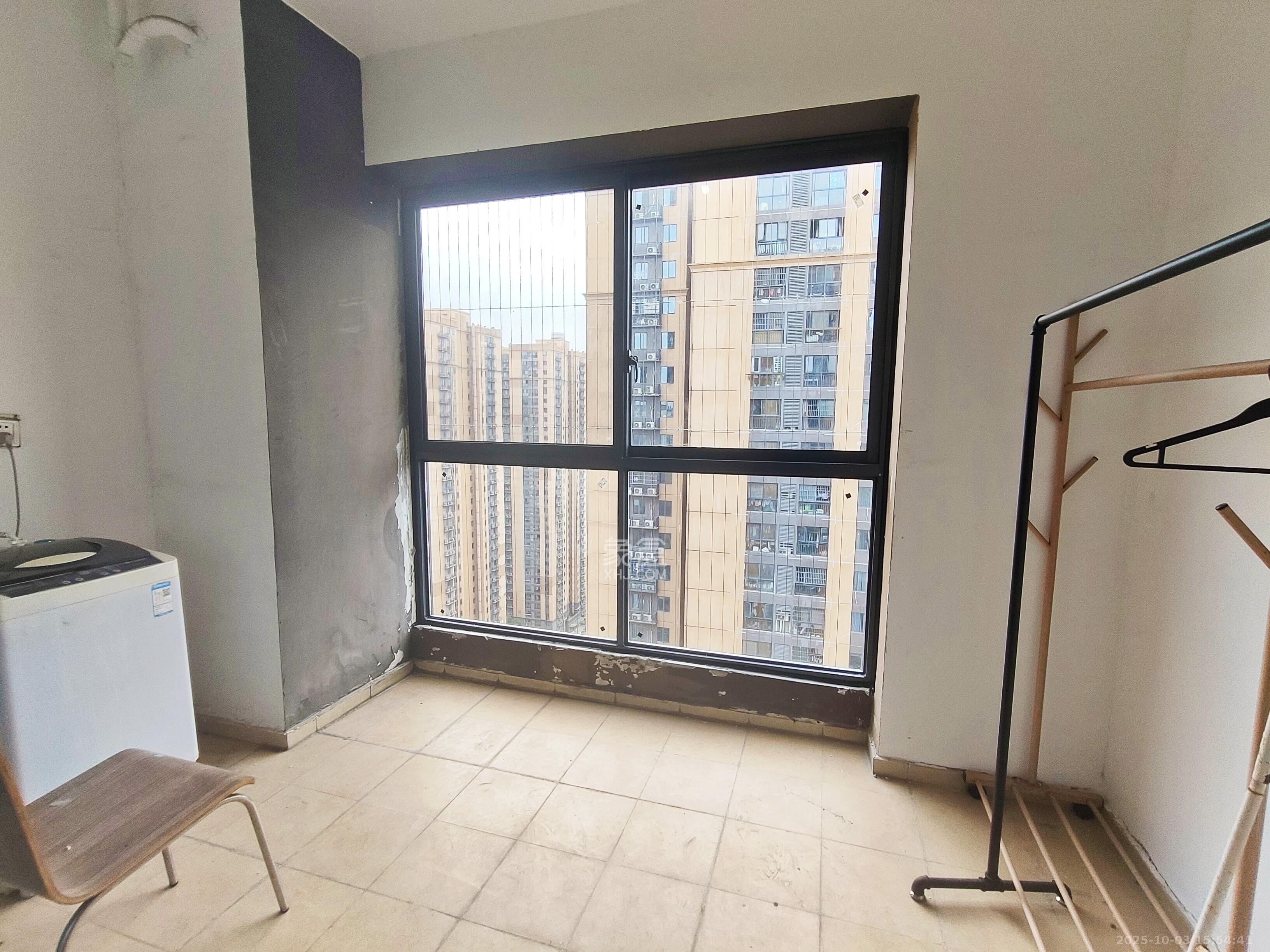 麓谷小镇  3室2厅1卫    2100.0元/月室内图