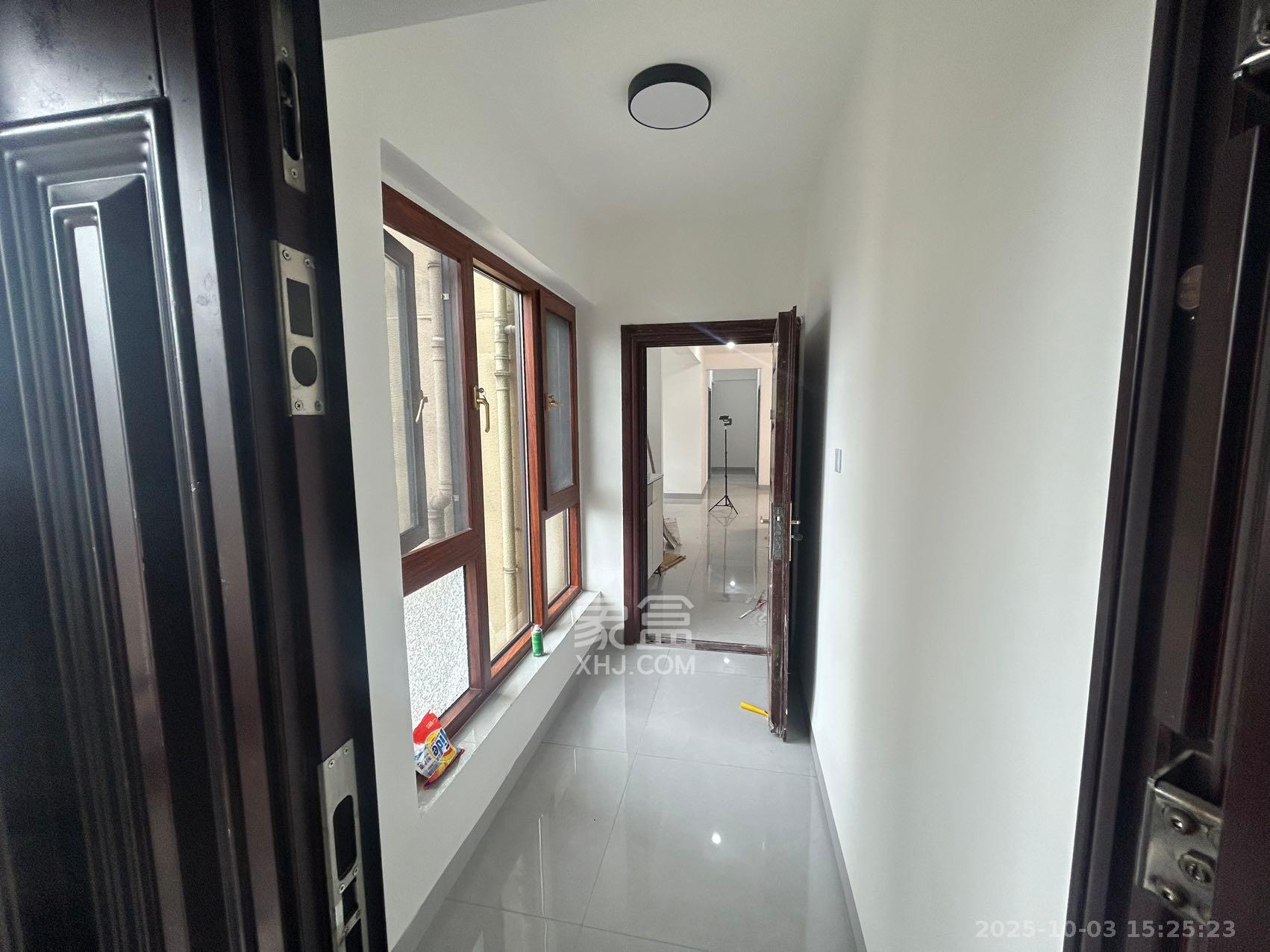 天麓尚层  4室2厅2卫    2800.0元/月室内图