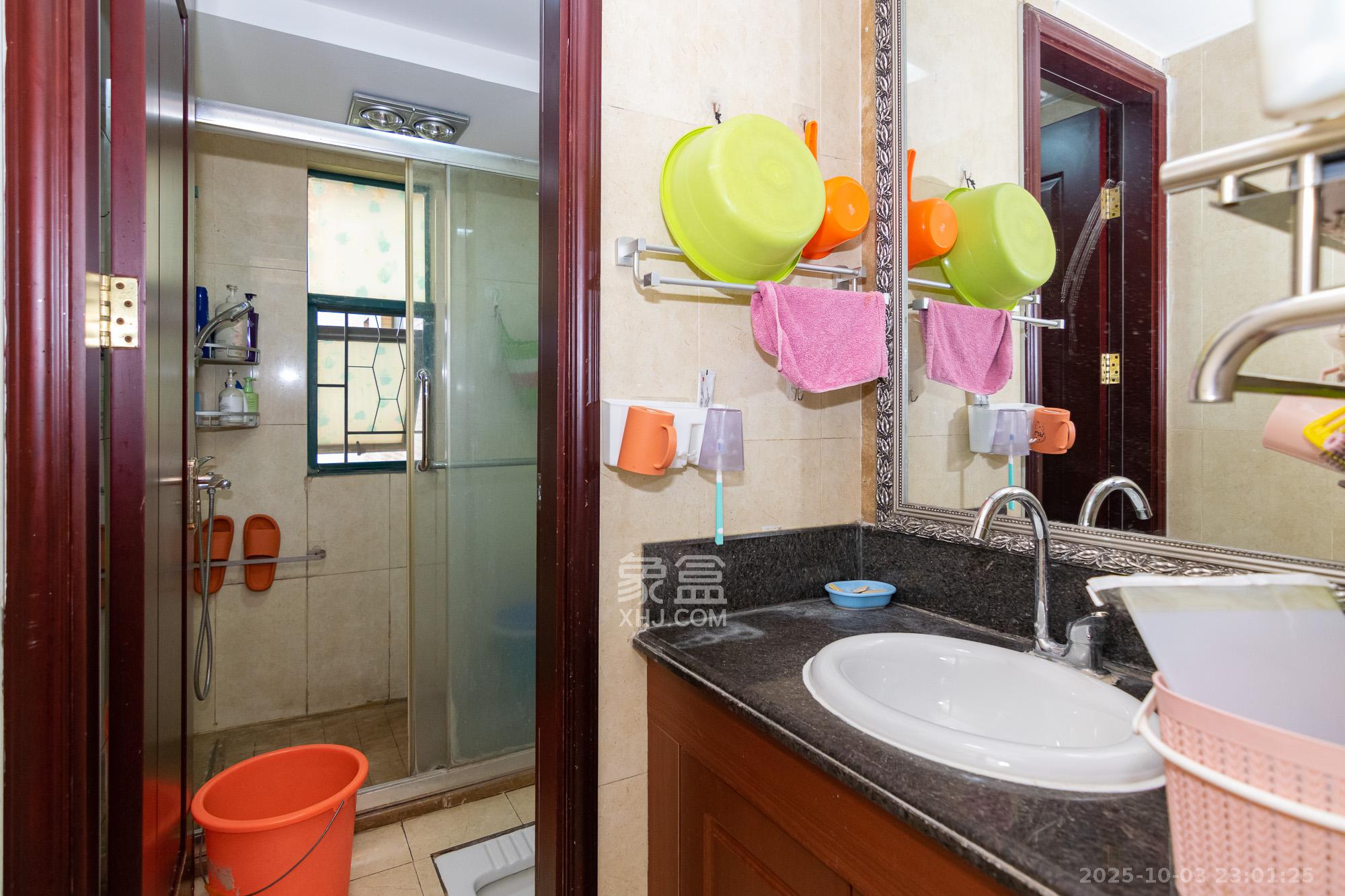 富基世纪公园 3室2厅1卫 58.8万 富基世纪公园 3室2厅1卫 58.8万卫生间