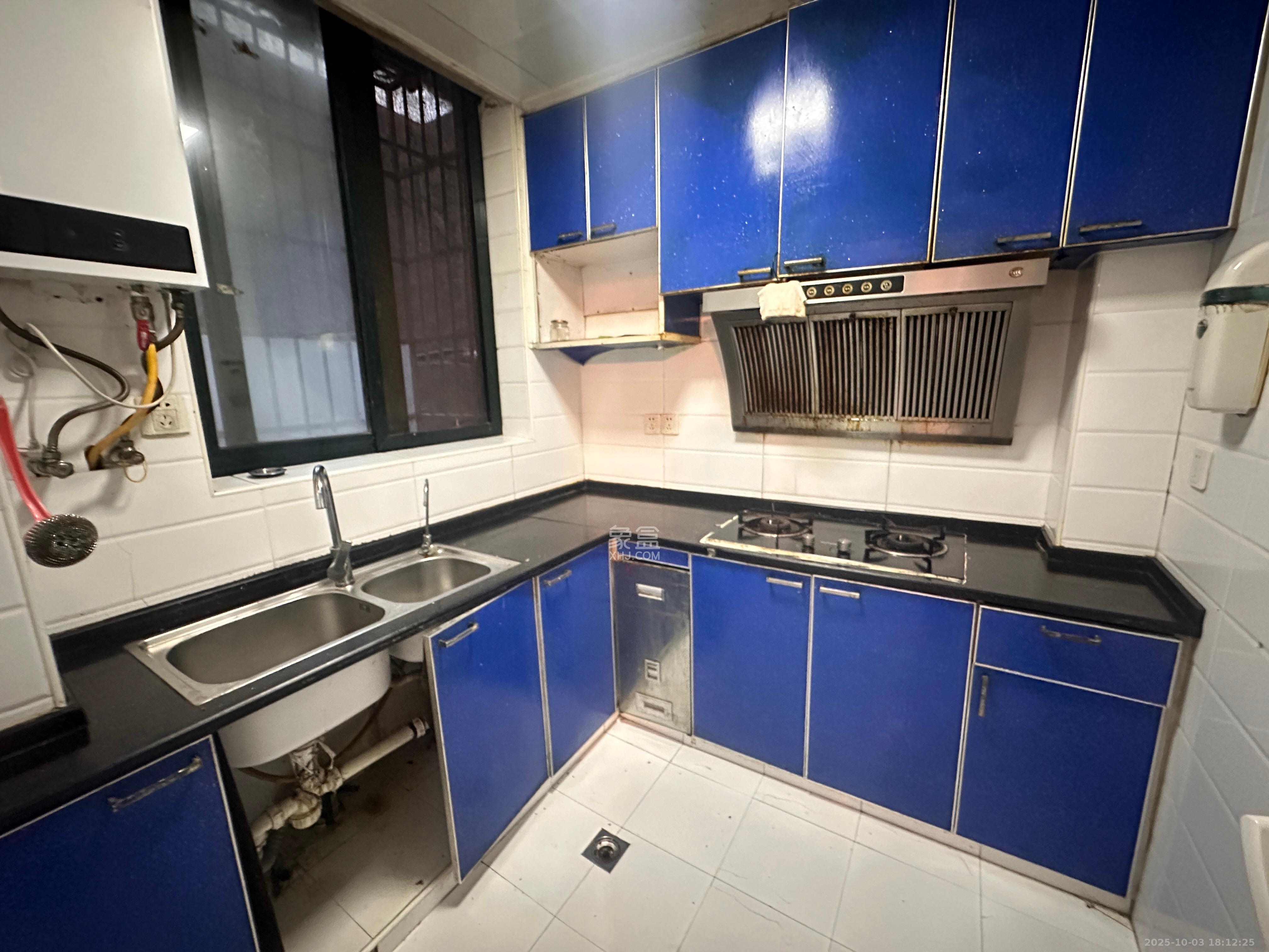 华丽家族 1室2厅1卫 2100.0元/月 华丽家族 1室2厅1卫 2100.0元/月室内图