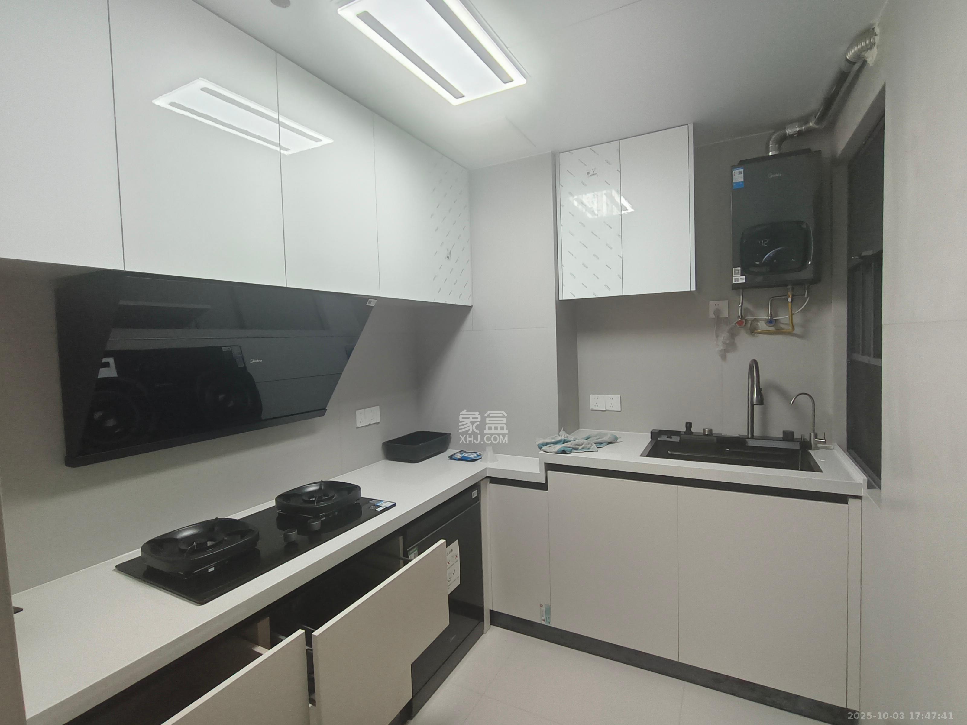 湘江颂 2室2厅2卫 6000.0元/月 湘江颂 2室2厅2卫 6000.0元/月室内图