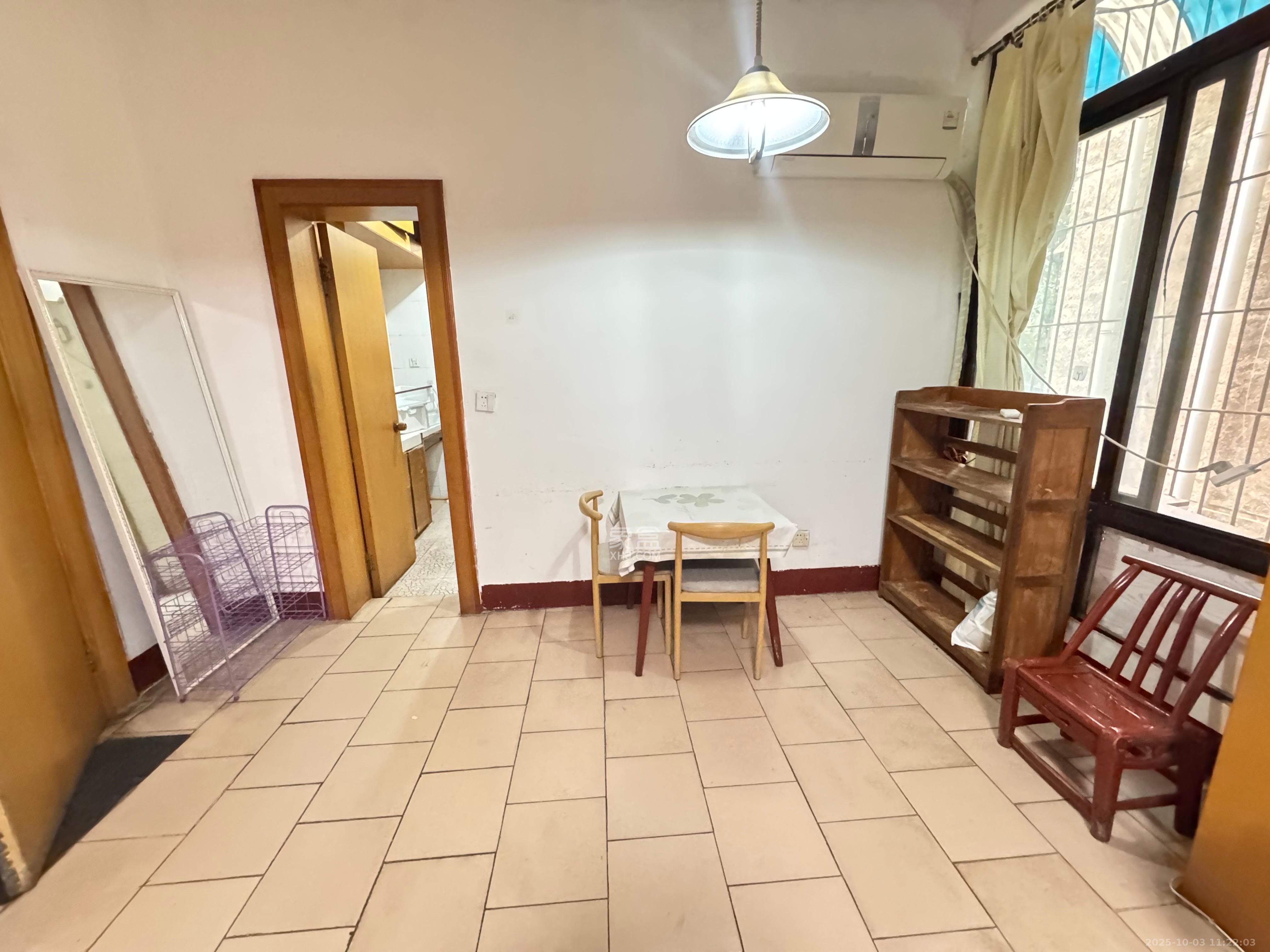 红旗区一片  2室1厅1卫    1800.0元/月室内图