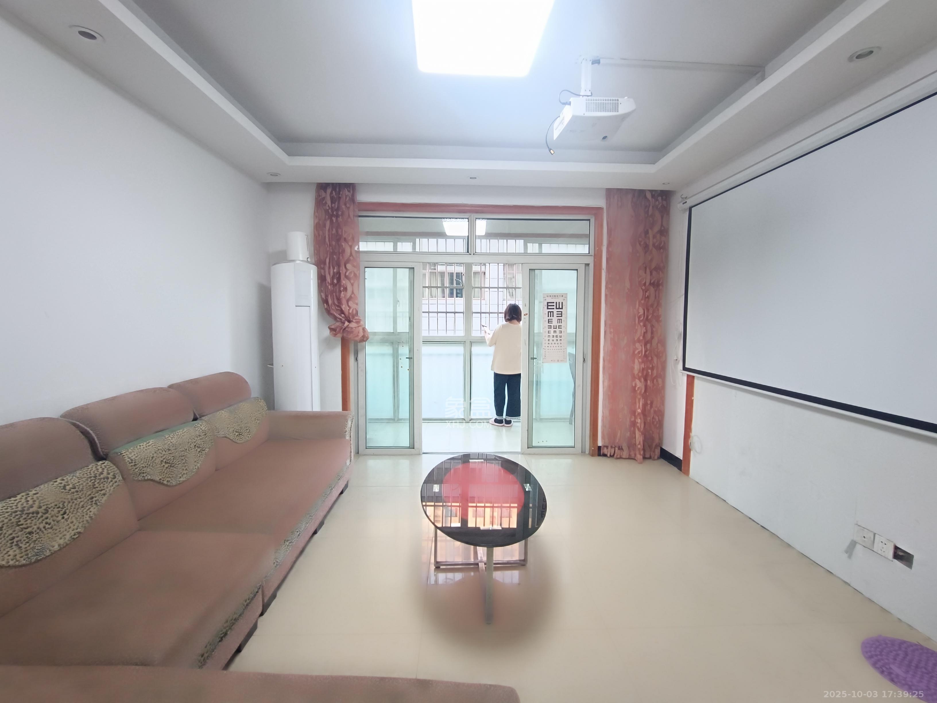 万丽景园  1室2厅1卫   1800.00元/月