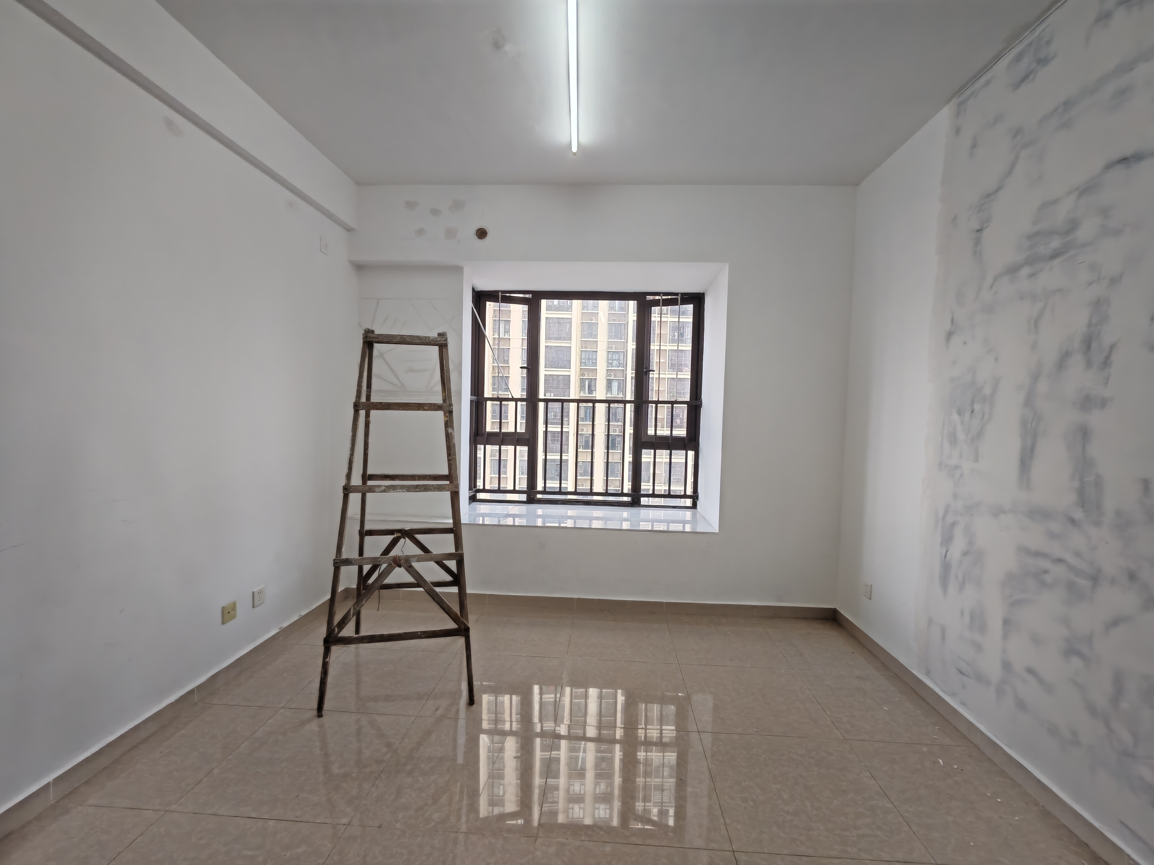 中交怡湖雅苑 4室2厅2卫 3200.0元/月 中交怡湖雅苑 4室2厅2卫 3200.0元/月室内图