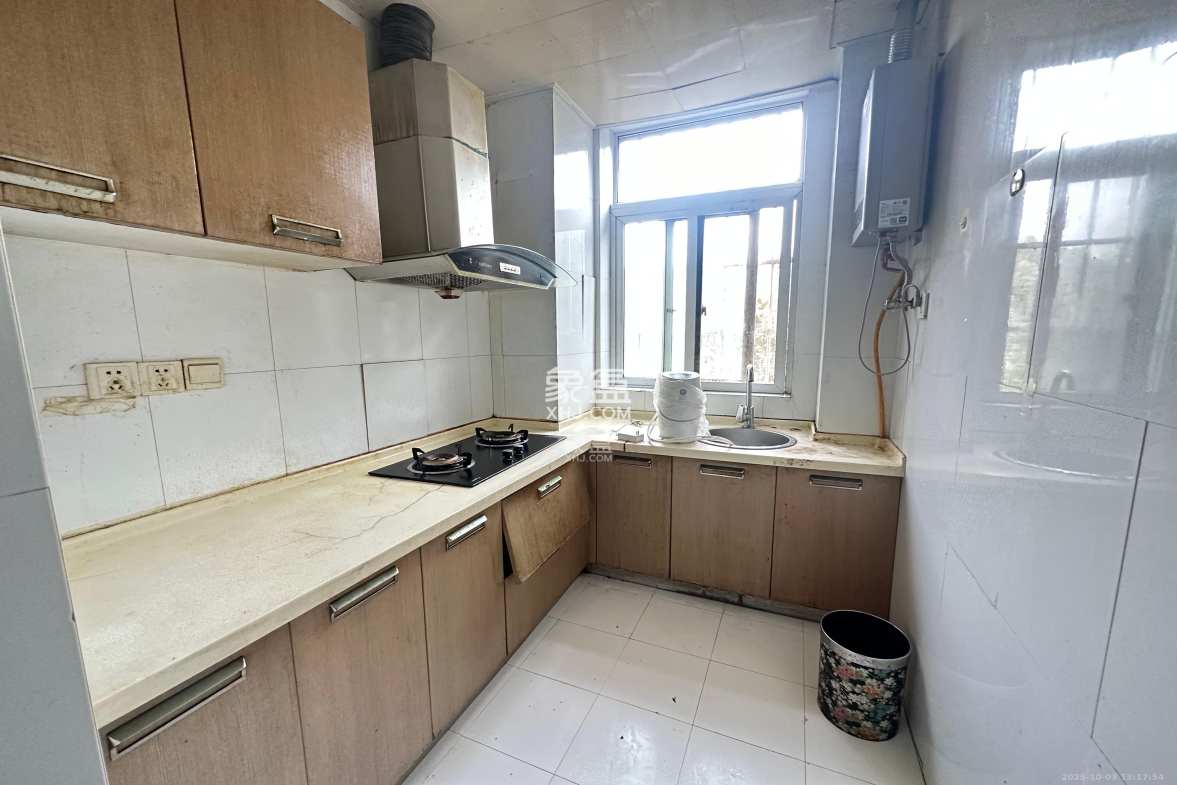 鄱阳小区 3室2厅1卫 1600.0元/月 鄱阳小区 3室2厅1卫 1600.0元/月室内图