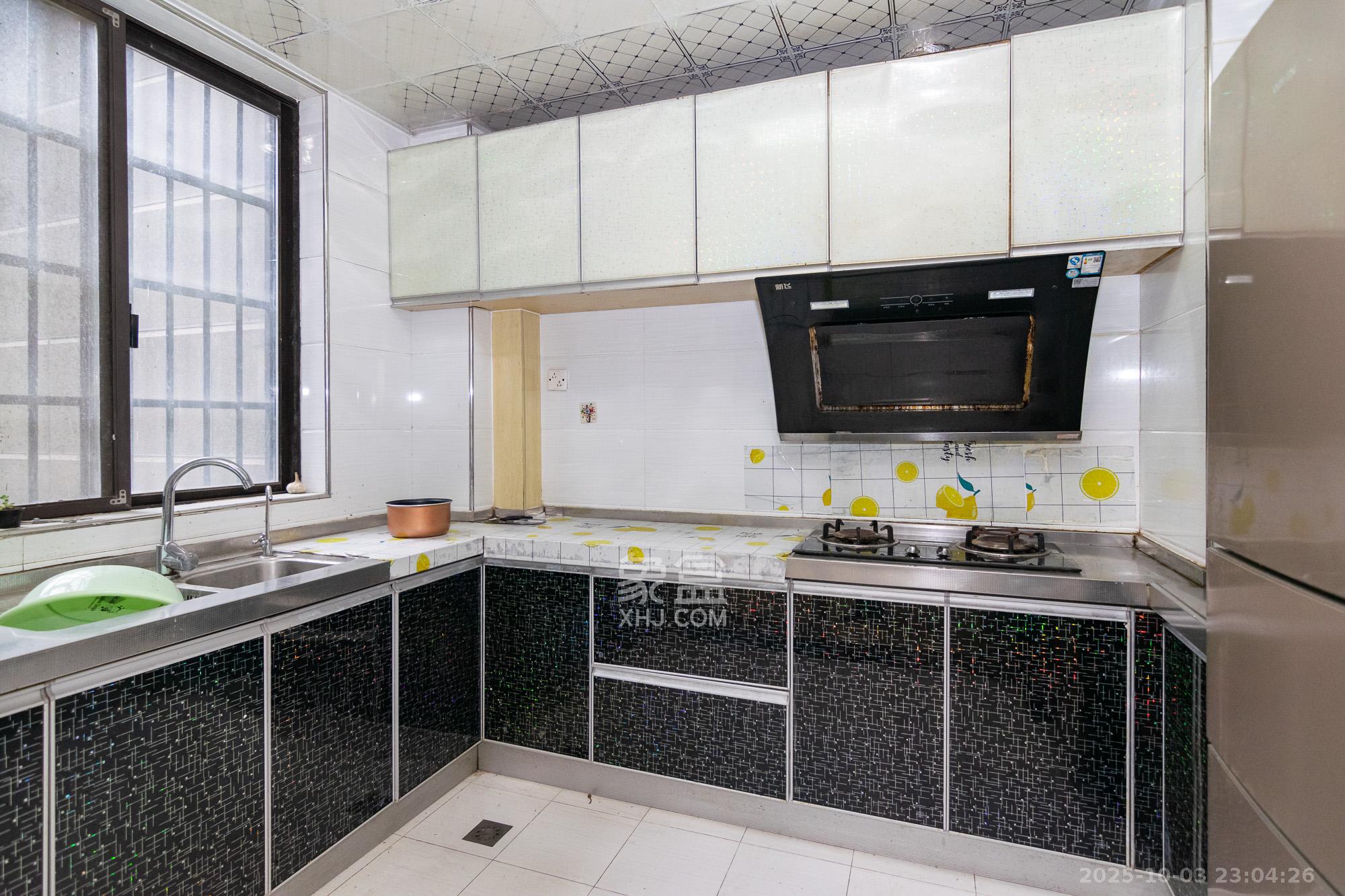 新城国际花都  3室2厅2卫    68.0万厨房