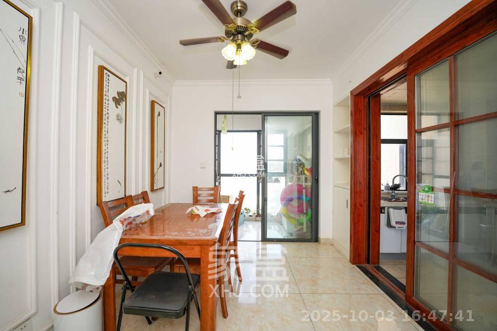 卢浮原著 3室2厅2卫 2208.0元/月 卢浮原著 3室2厅2卫 2208.0元/月室内图