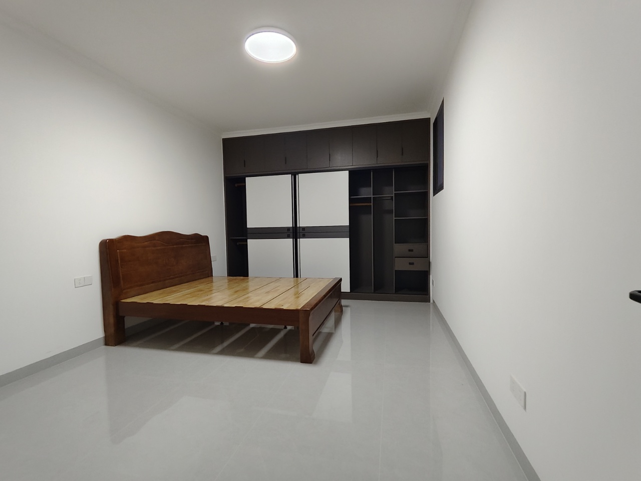 马良居委会  1室1厅1卫   800.00元/月室内图
