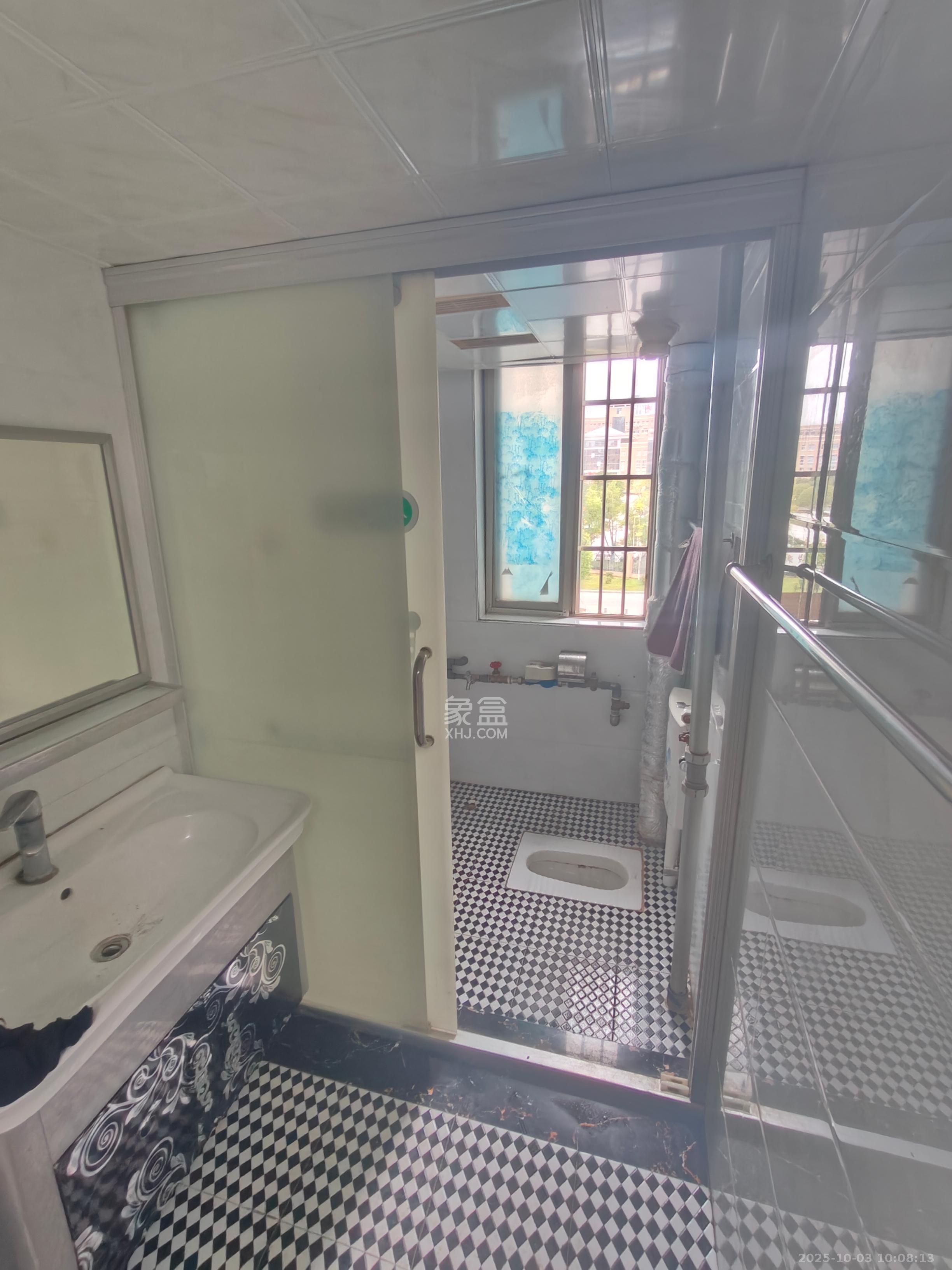 雄海花园 3室2厅1卫 2100.0元/月 雄海花园 3室2厅1卫 2100.0元/月室内图