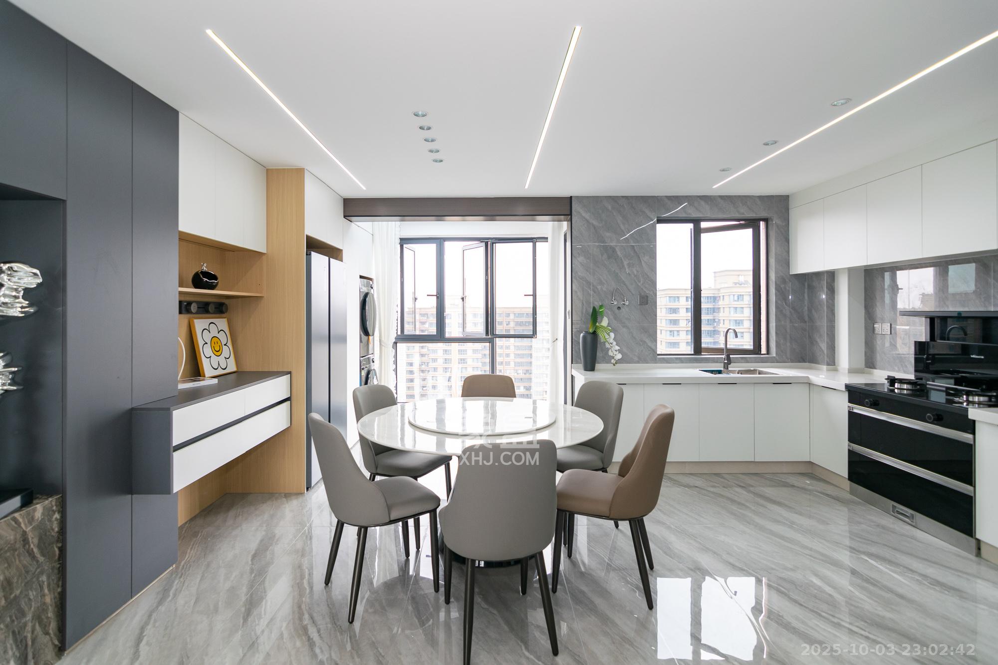 润和美郡（润和紫郡五期）  4室2厅2卫    132.8万客厅