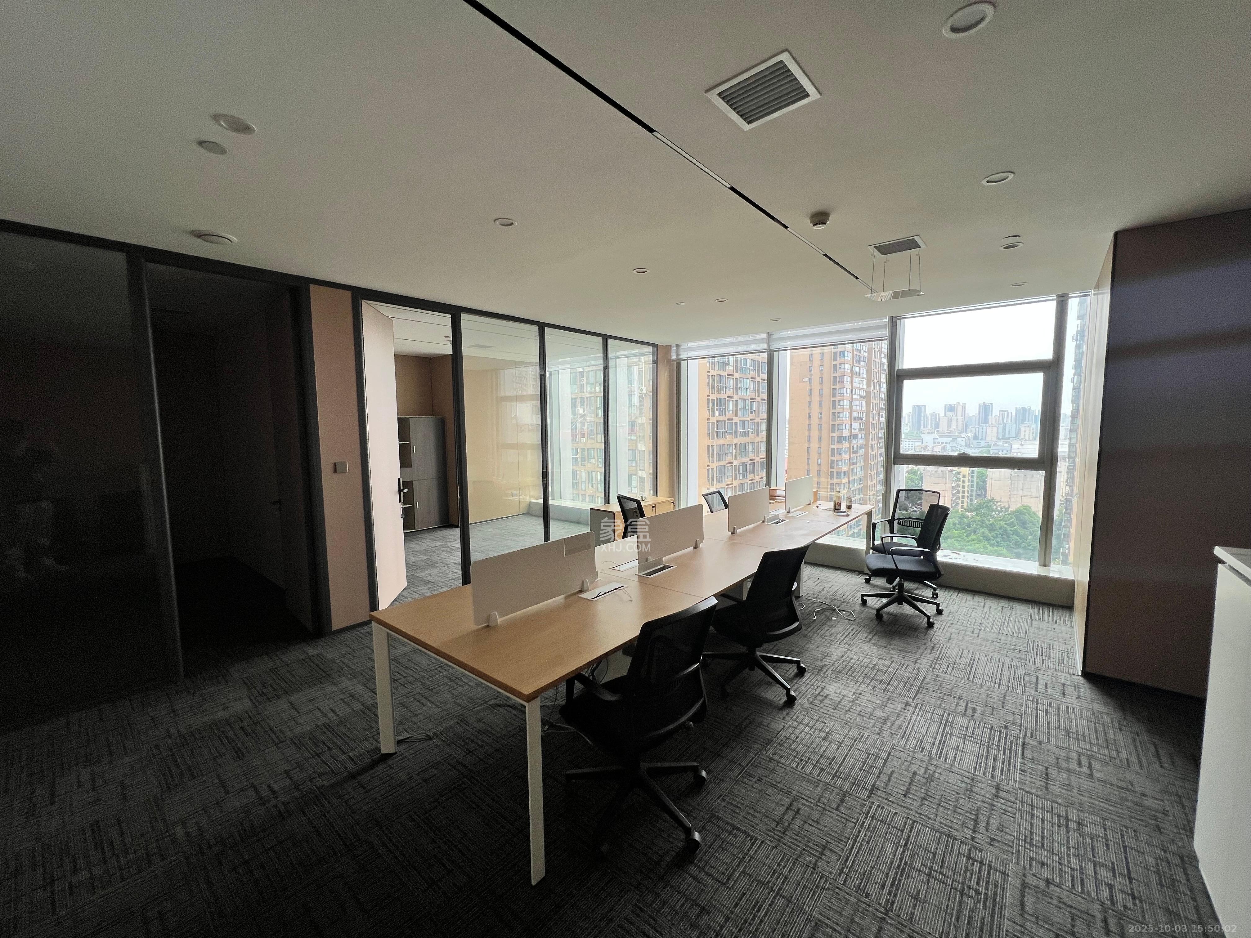 万博汇   108.0㎡      8000.0元/月