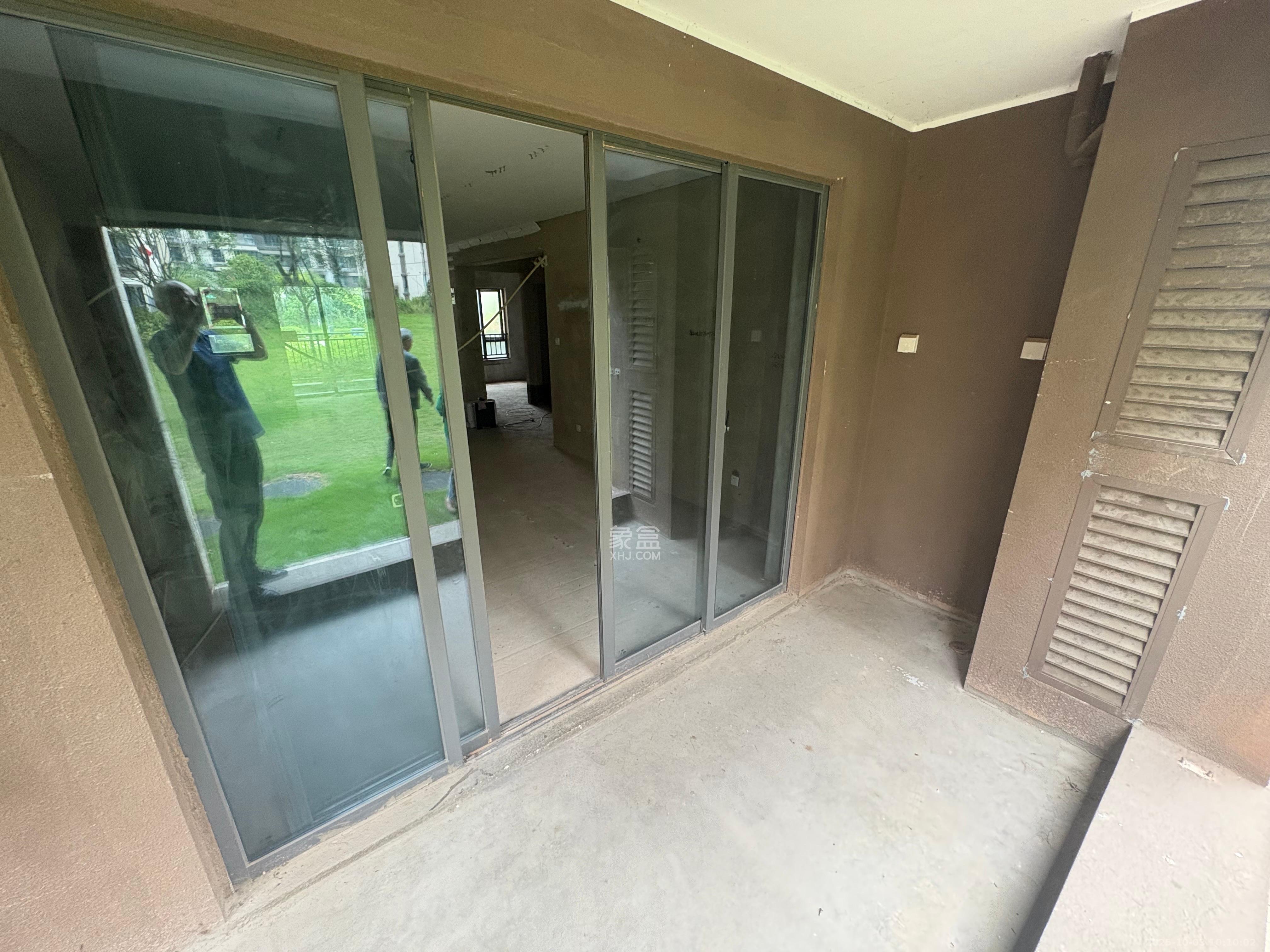 荣盛城 4室2厅2卫 1600.0元/月 荣盛城 4室2厅2卫 1600.0元/月室内图