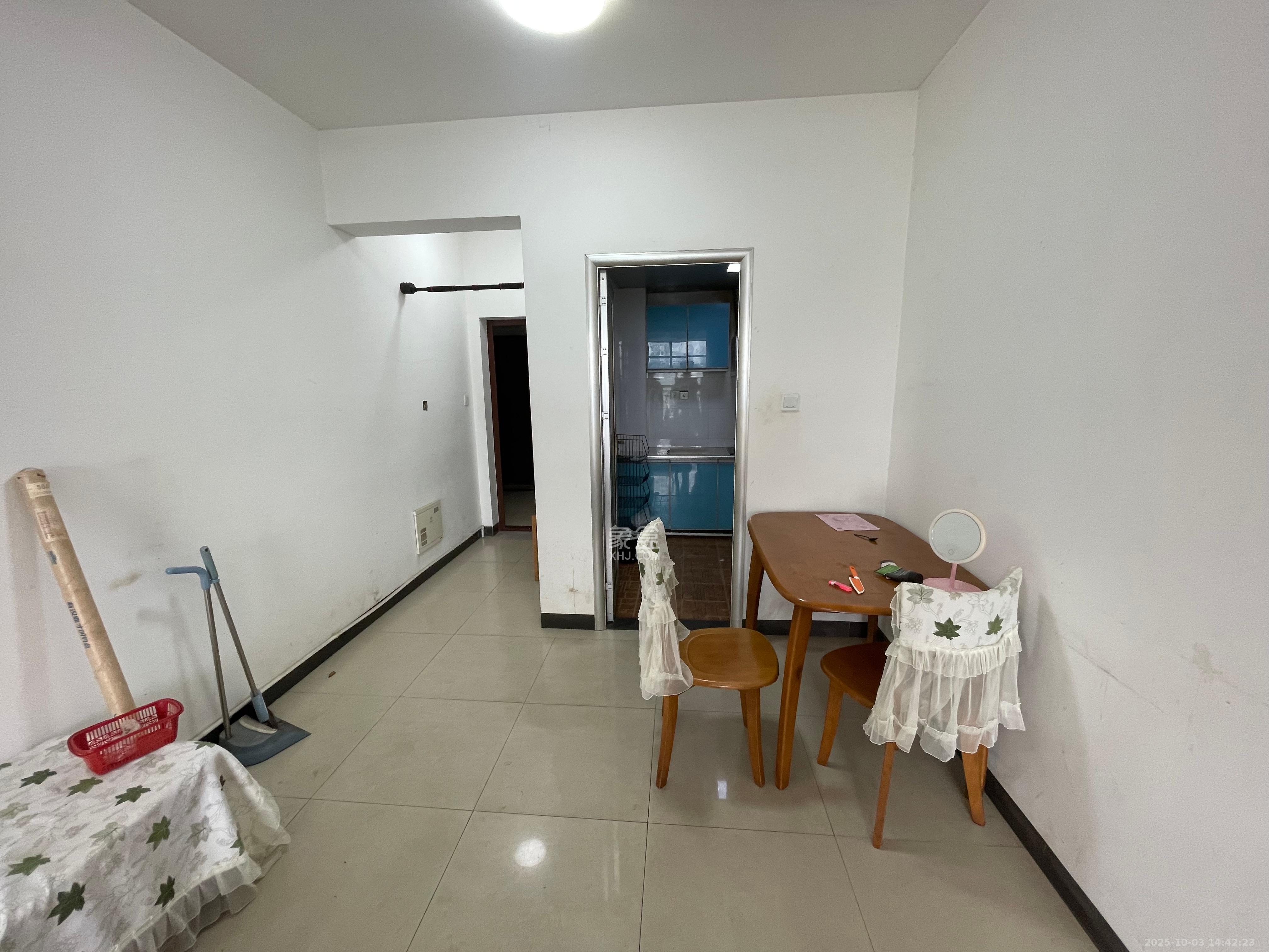 高信向日葵 3室2厅2卫 2500.0元/月 高信向日葵 3室2厅2卫 2500.0元/月室内图