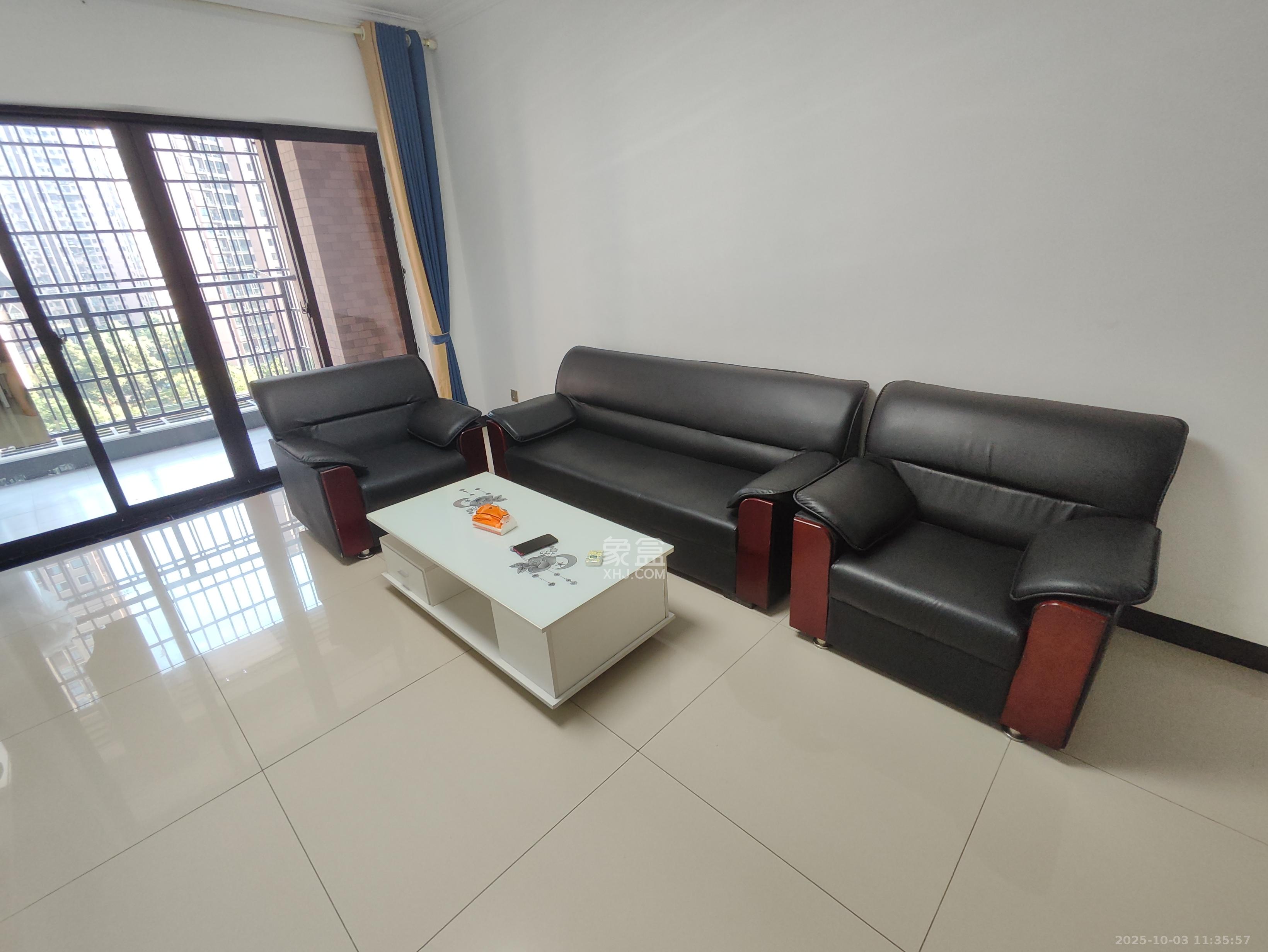 康桥长郡  3室2厅1卫    1800.0元/月 康桥长郡  3室2厅1卫    1800.0元/月室内图1