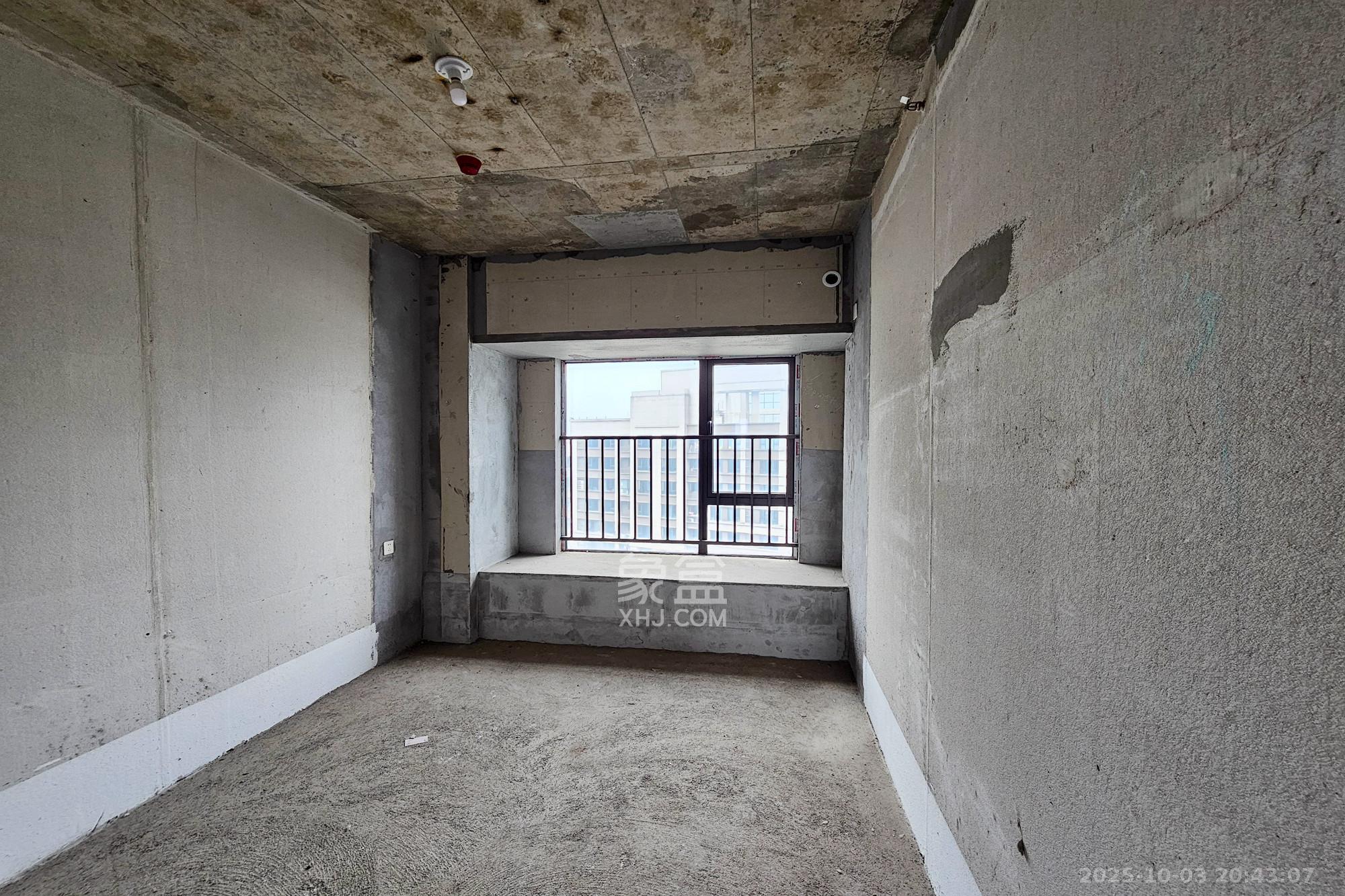 阳光城尚东湾凌云府  4室2厅2卫    130.0万卧室