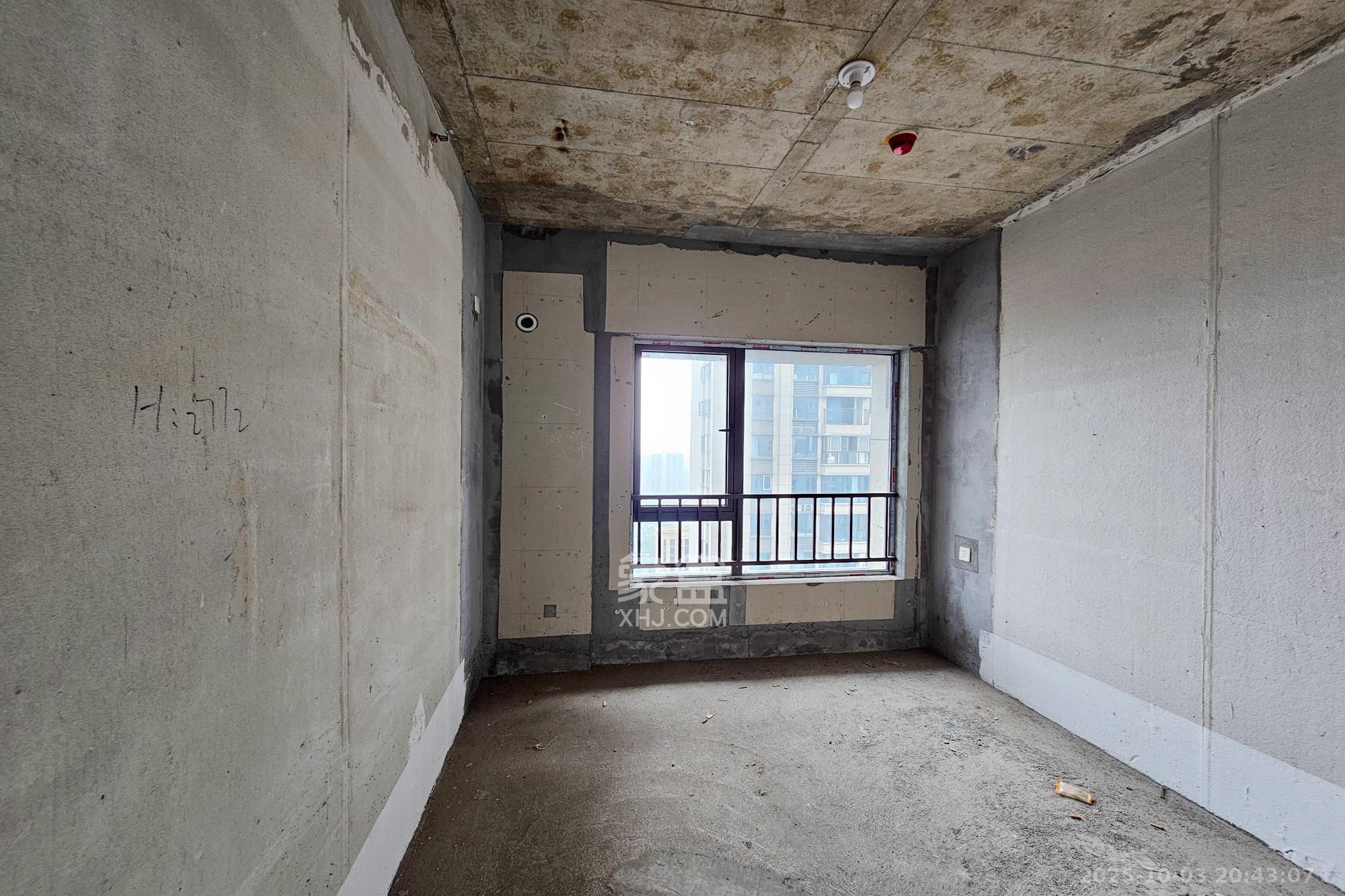 阳光城尚东湾凌云府  4室2厅2卫    130.0万卧室