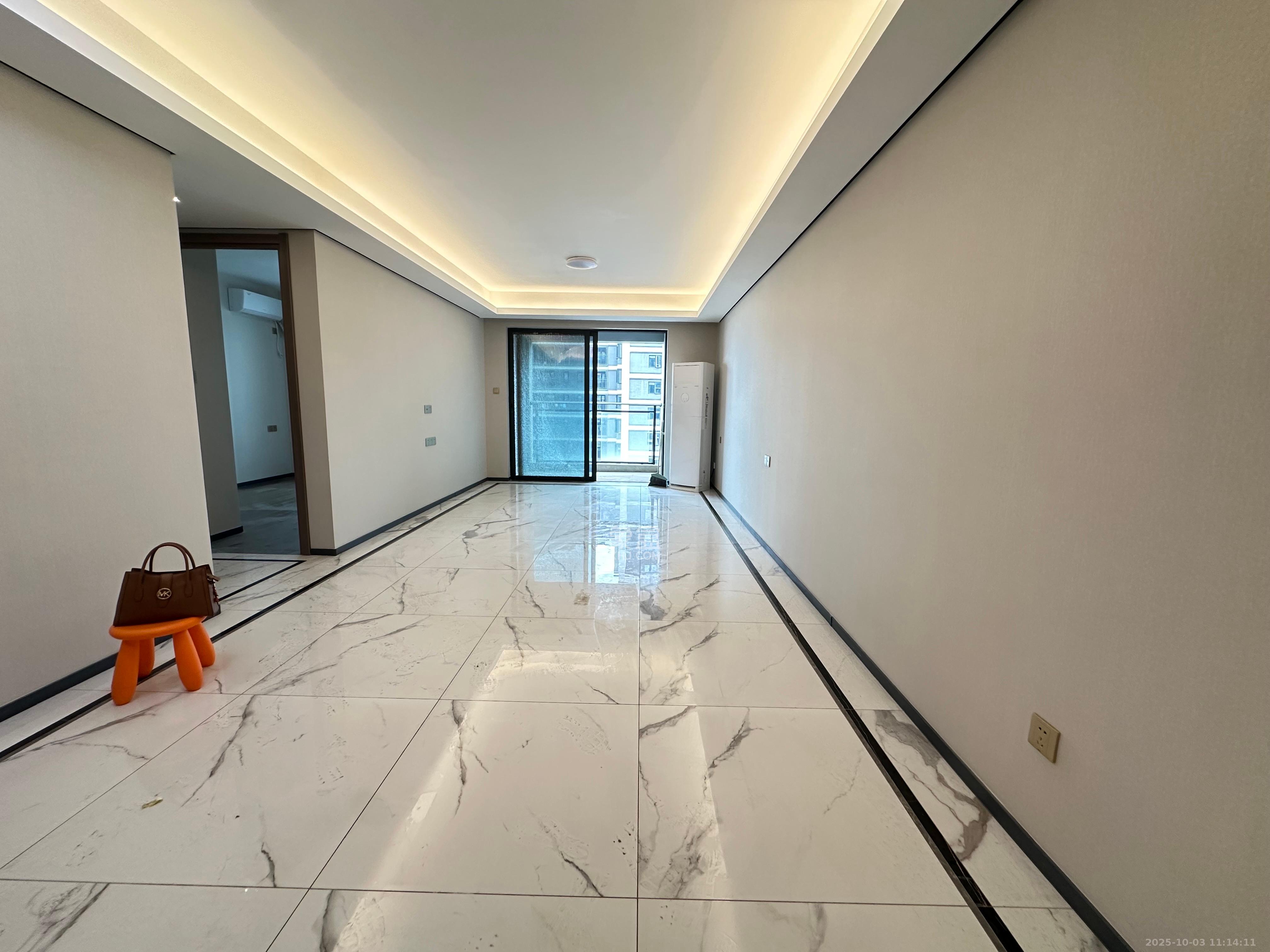 中海阅麓山一期  3室2厅2卫    3200.0元/月 中海阅麓山一期  3室2厅2卫    3200.0元/月