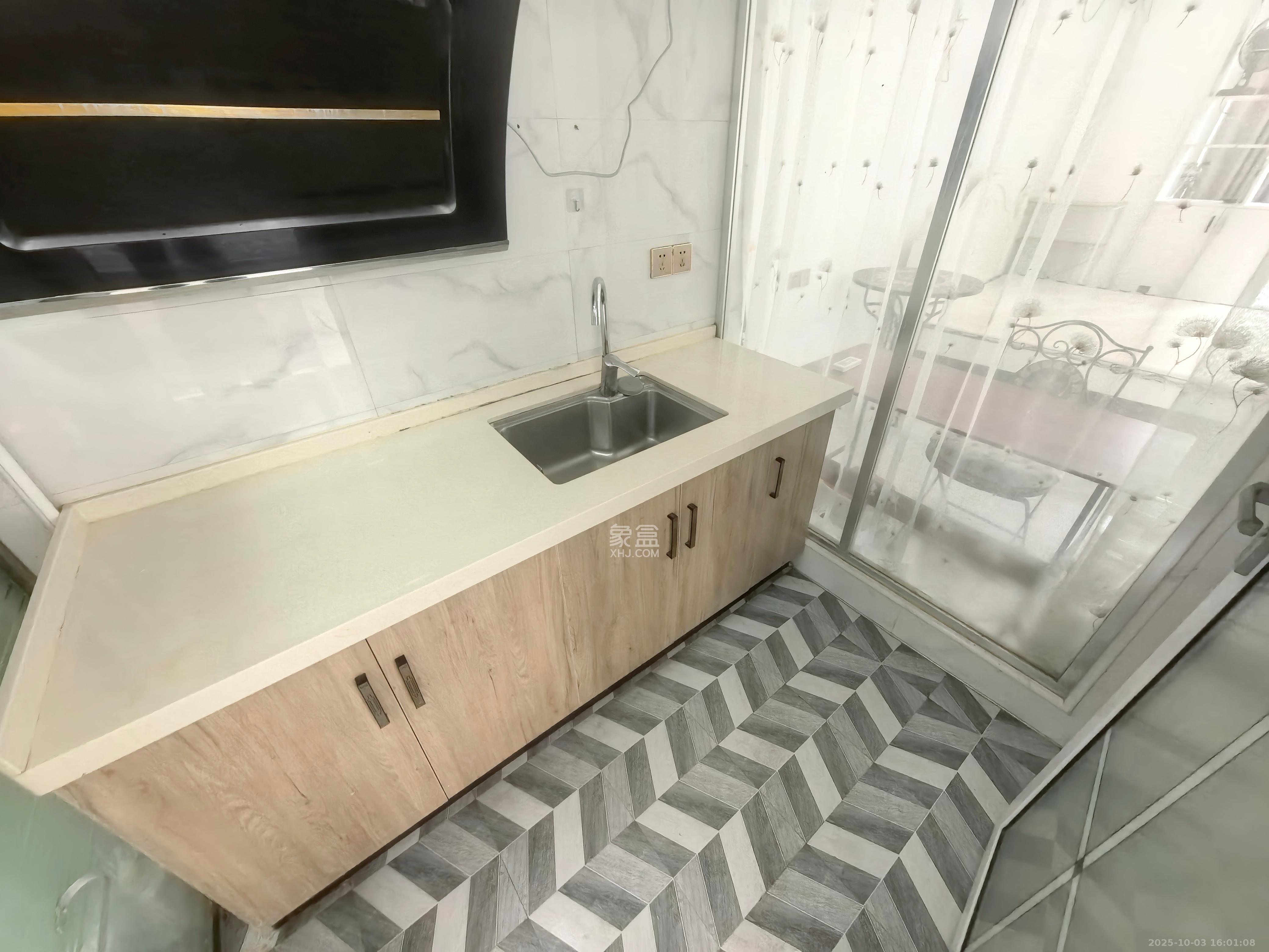 恒泰广场 1室1厅1卫 1500.0元/月 恒泰广场 1室1厅1卫 1500.0元/月室内图