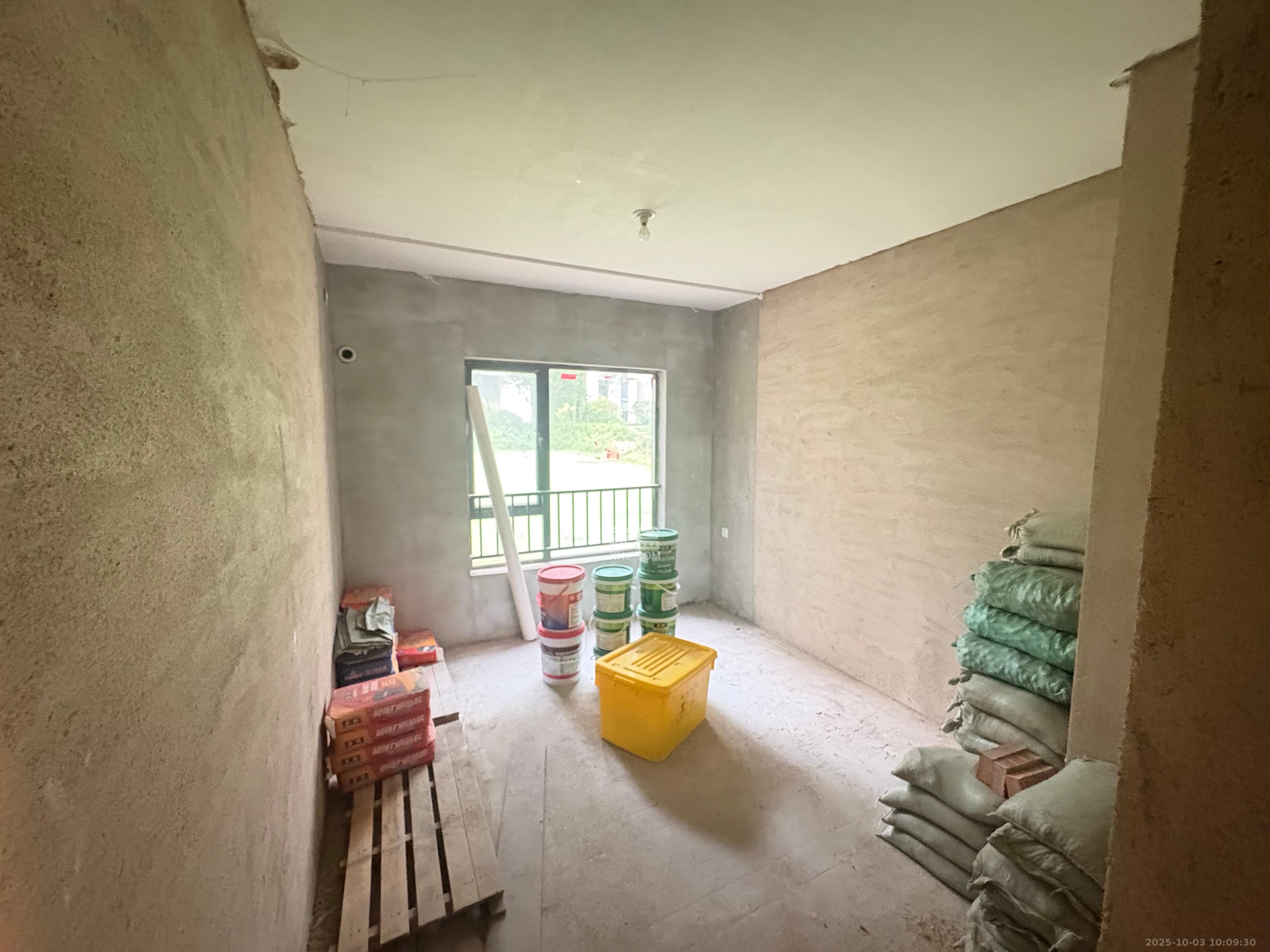 荣盛城 4室2厅2卫 1600.0元/月 荣盛城 4室2厅2卫 1600.0元/月室内图