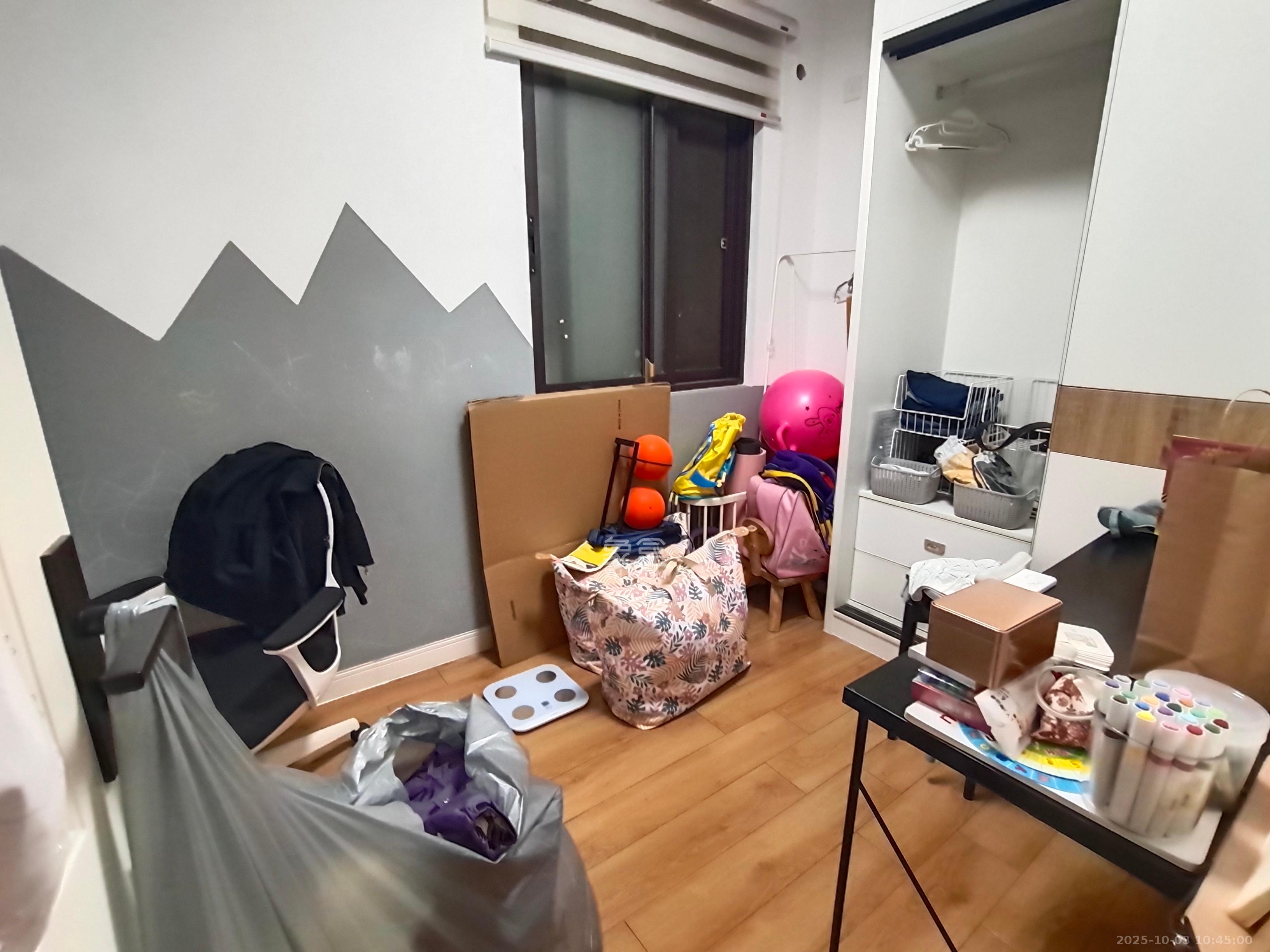 新城国际花都  4室2厅1卫    2200.0元/月 新城国际花都  4室2厅1卫    2200.0元/月室内图