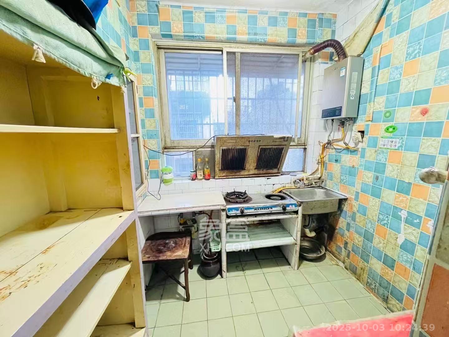 劳动路散盘  3室2厅1卫    1500.0元/月 劳动路散盘  3室2厅1卫    1500.0元/月室内图