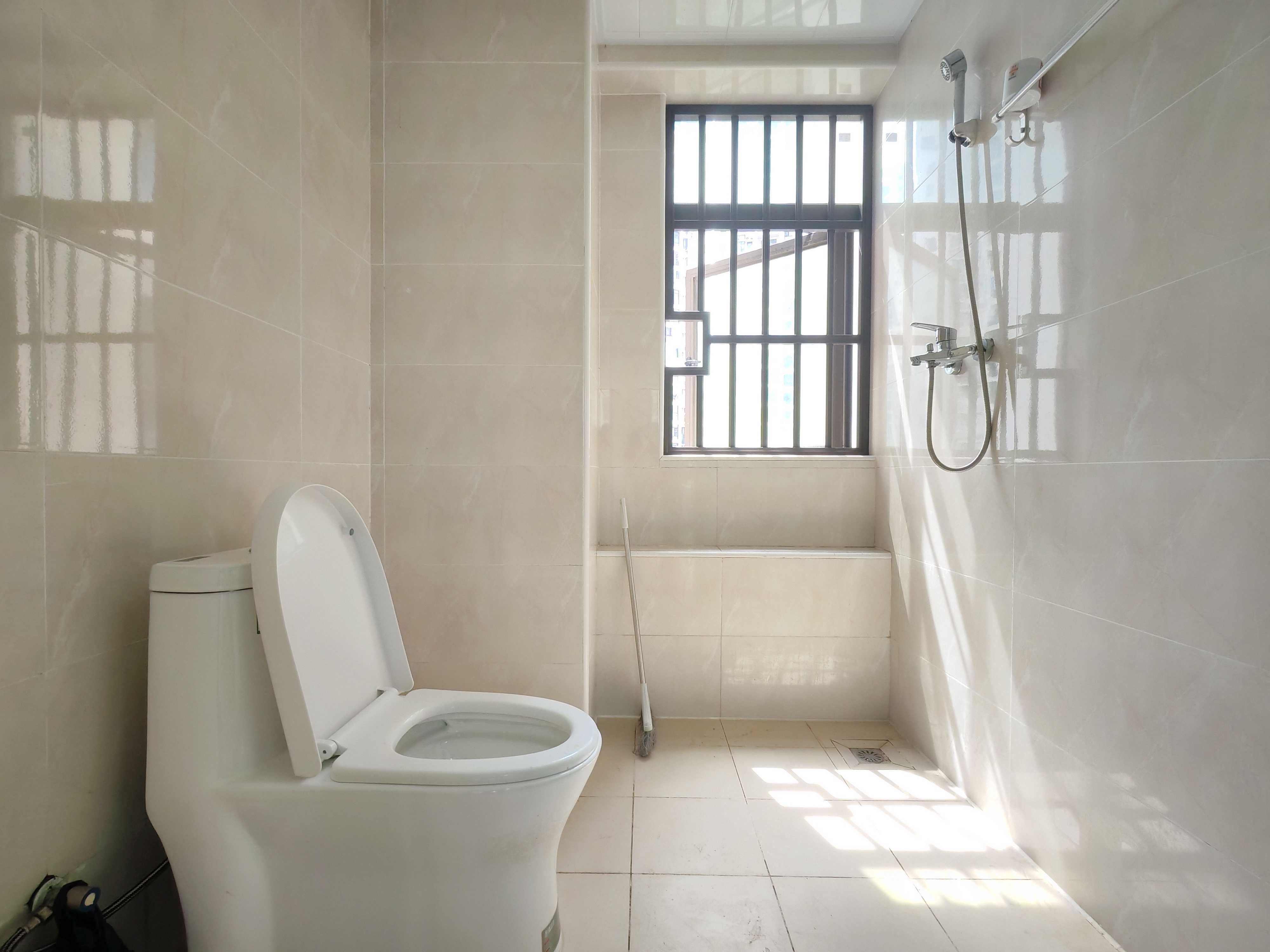 中交怡湖雅苑 4室2厅2卫 3200.0元/月 中交怡湖雅苑 4室2厅2卫 3200.0元/月室内图