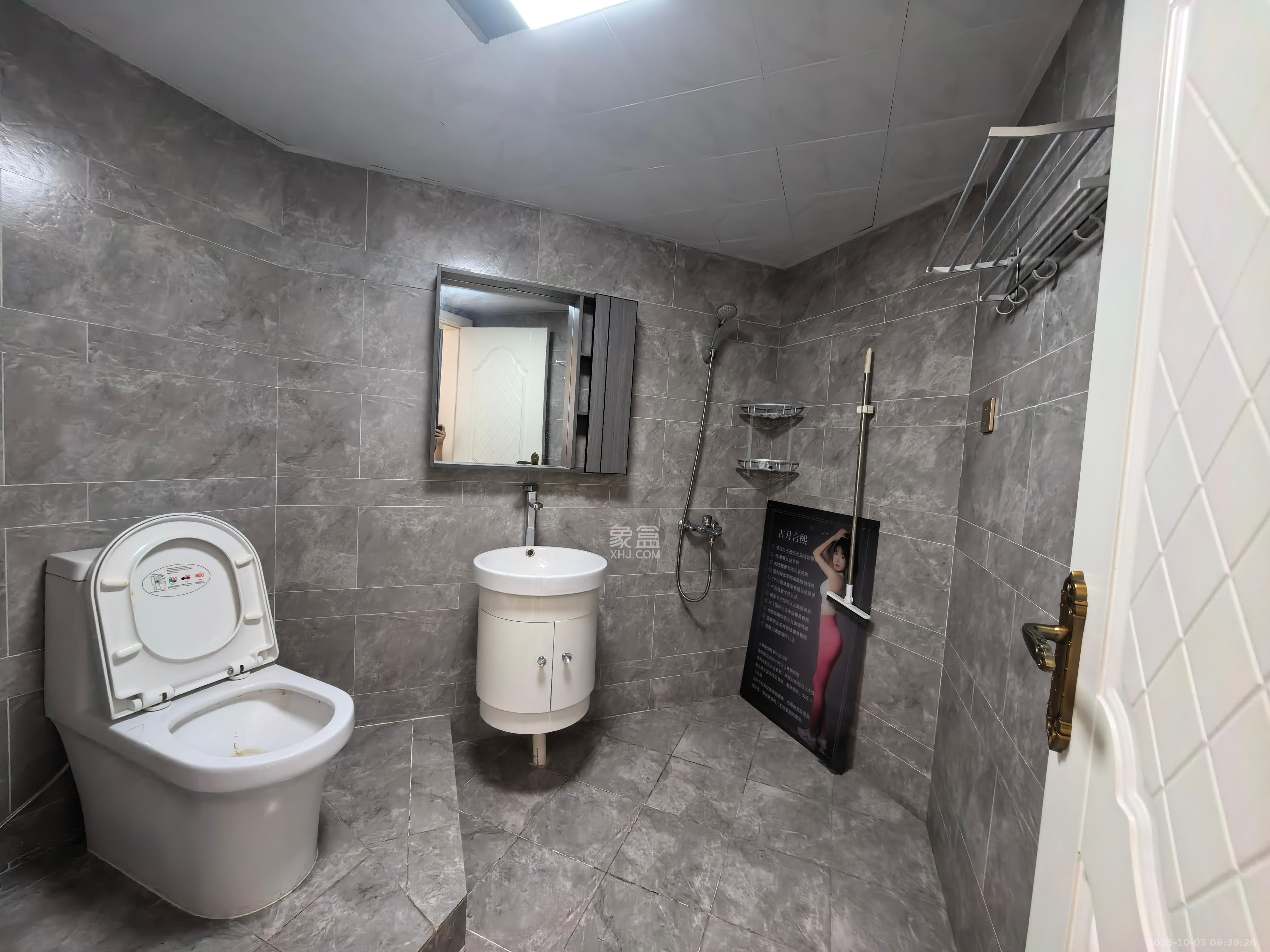 京武浪琴山一、二期 1室0厅0卫 4000.0元/月 京武浪琴山一、二期 1室0厅0卫 4000.0元/月室内图