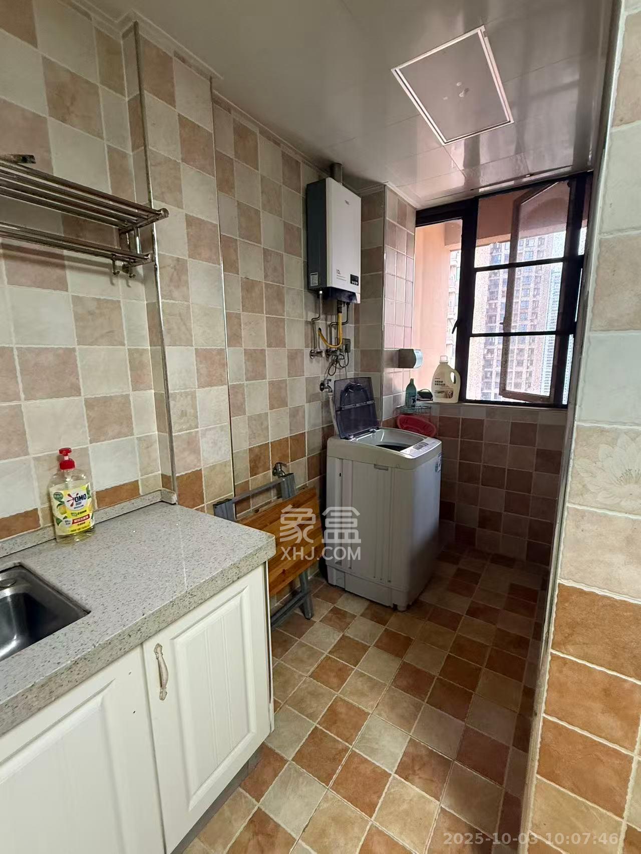 世茂外滩里(世茂铂翠湾三期) 3室2厅1卫 2800.0元/月 世茂外滩里(世茂铂翠湾三期) 3室2厅1卫 2800.0元/月室内图