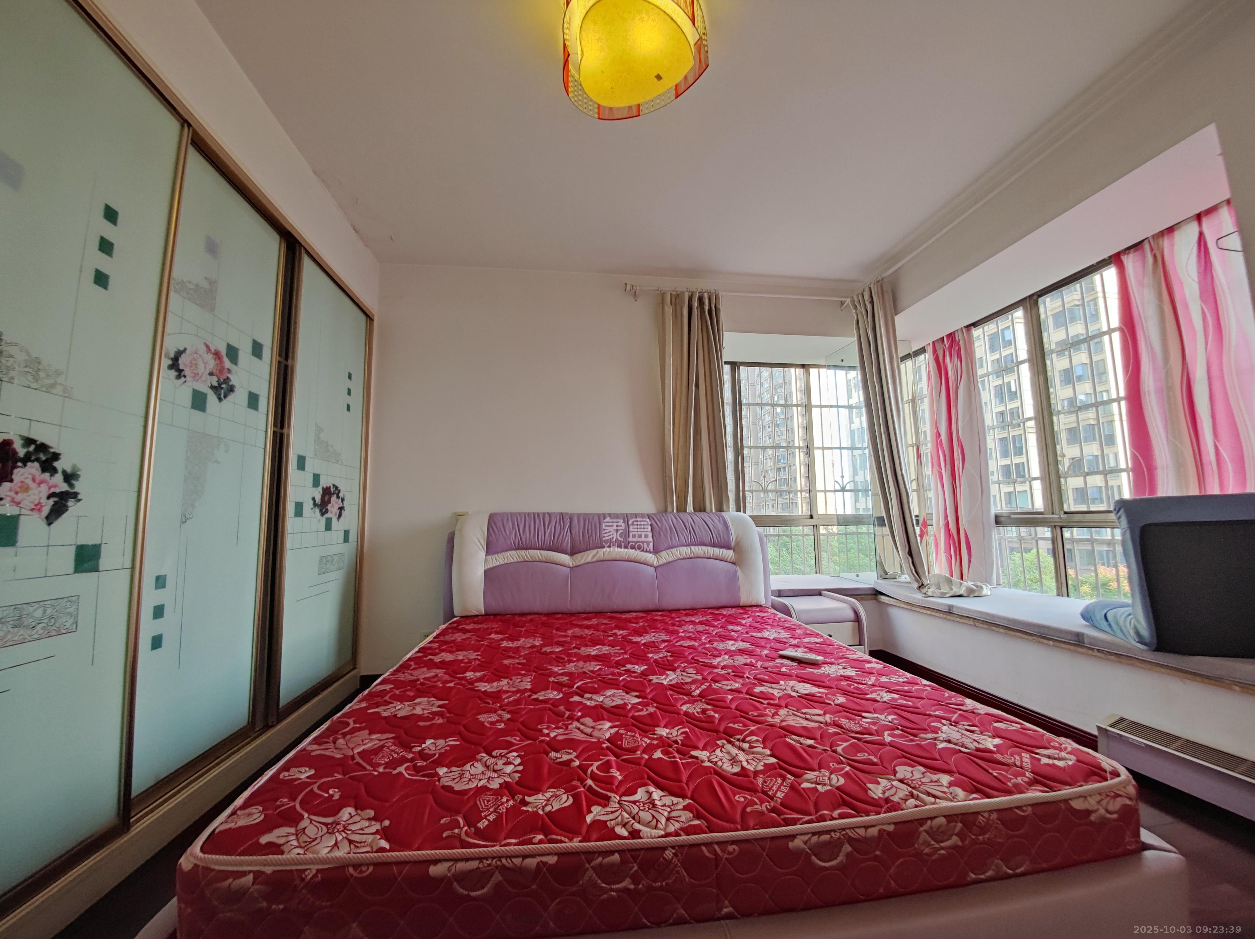 金色比华利 1室2厅1卫 2300.0元/月 金色比华利 1室2厅1卫 2300.0元/月室内图