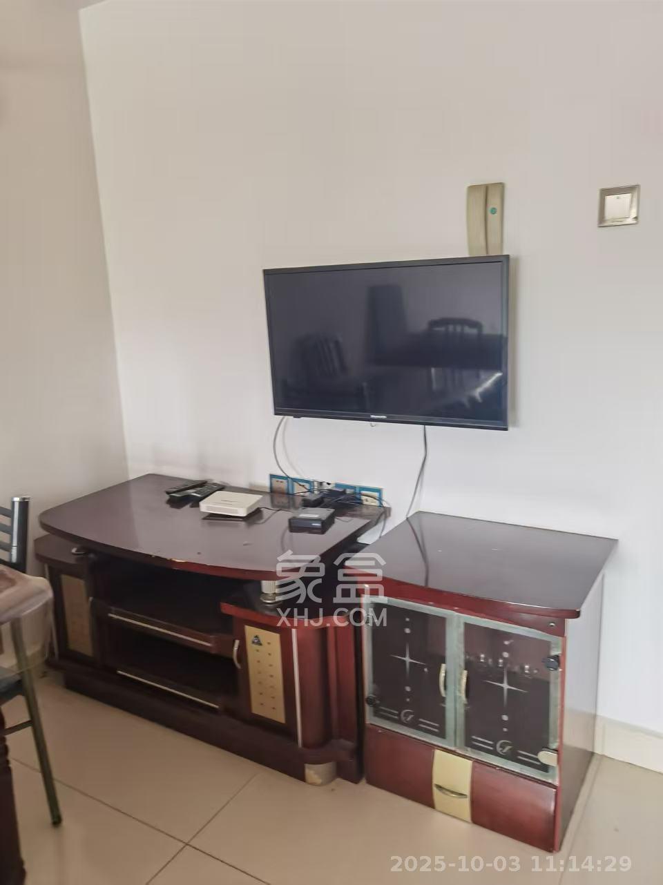 星城新宇颐景苑  1室1厅1卫    1700.0元/月 星城新宇颐景苑  1室1厅1卫    1700.0元/月室内图