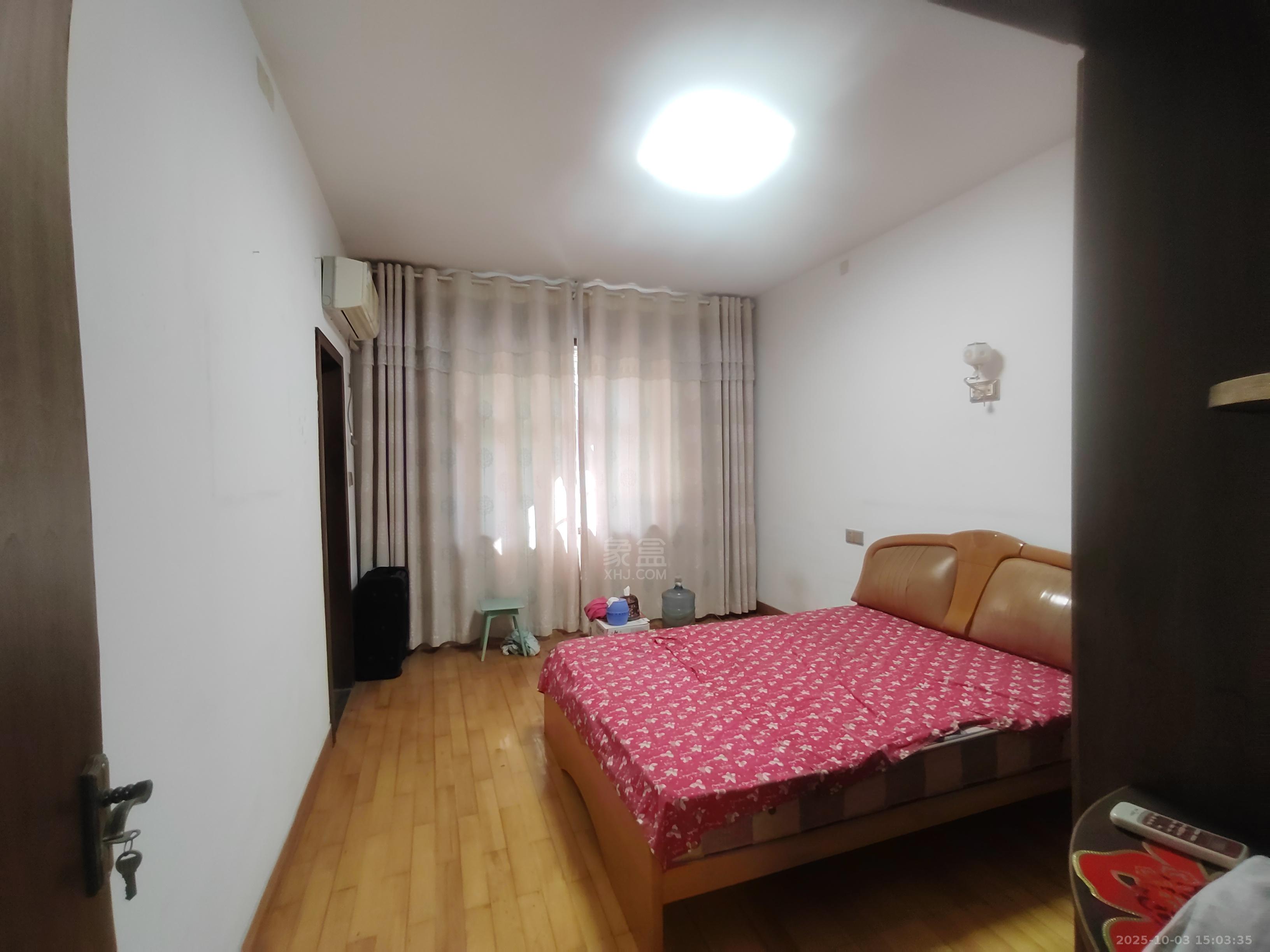 天台小区 3室2厅2卫 1500.0元/月 天台小区 3室2厅2卫 1500.0元/月室内图