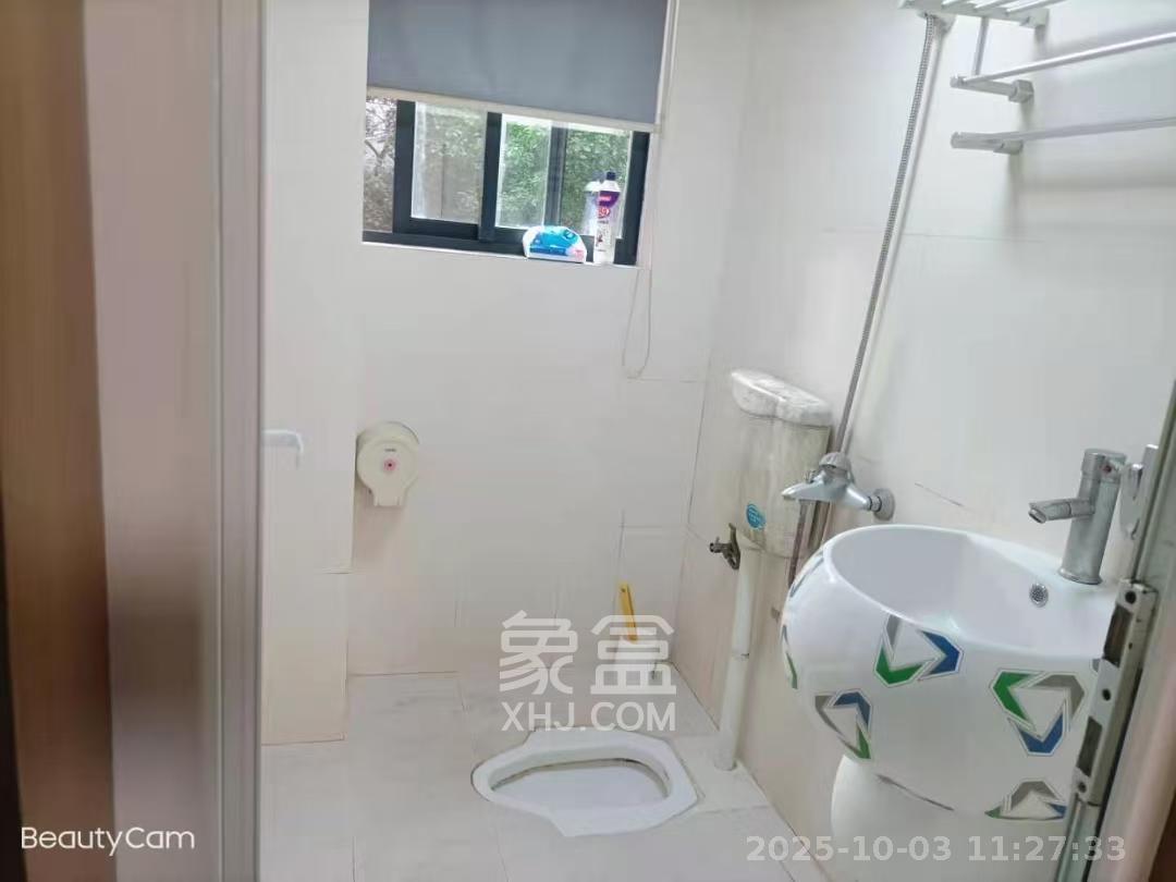 城市森林 2室2厅1卫 2300.0元/月 城市森林 2室2厅1卫 2300.0元/月室内图