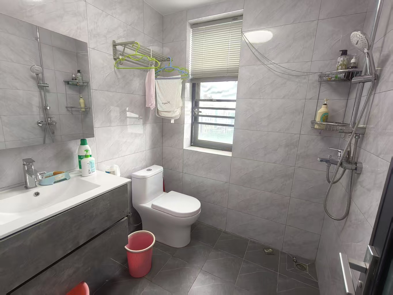 消防总队琼山住宅小区  3室2厅2卫    3800.0元/月室内图