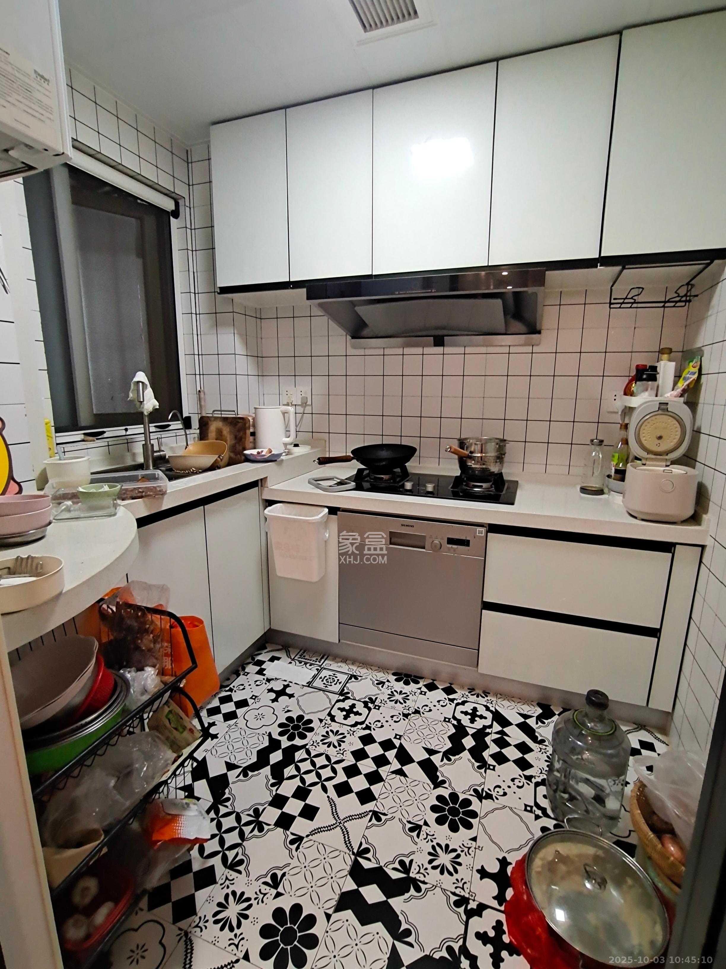 新城国际花都  4室2厅1卫    2200.0元/月室内图