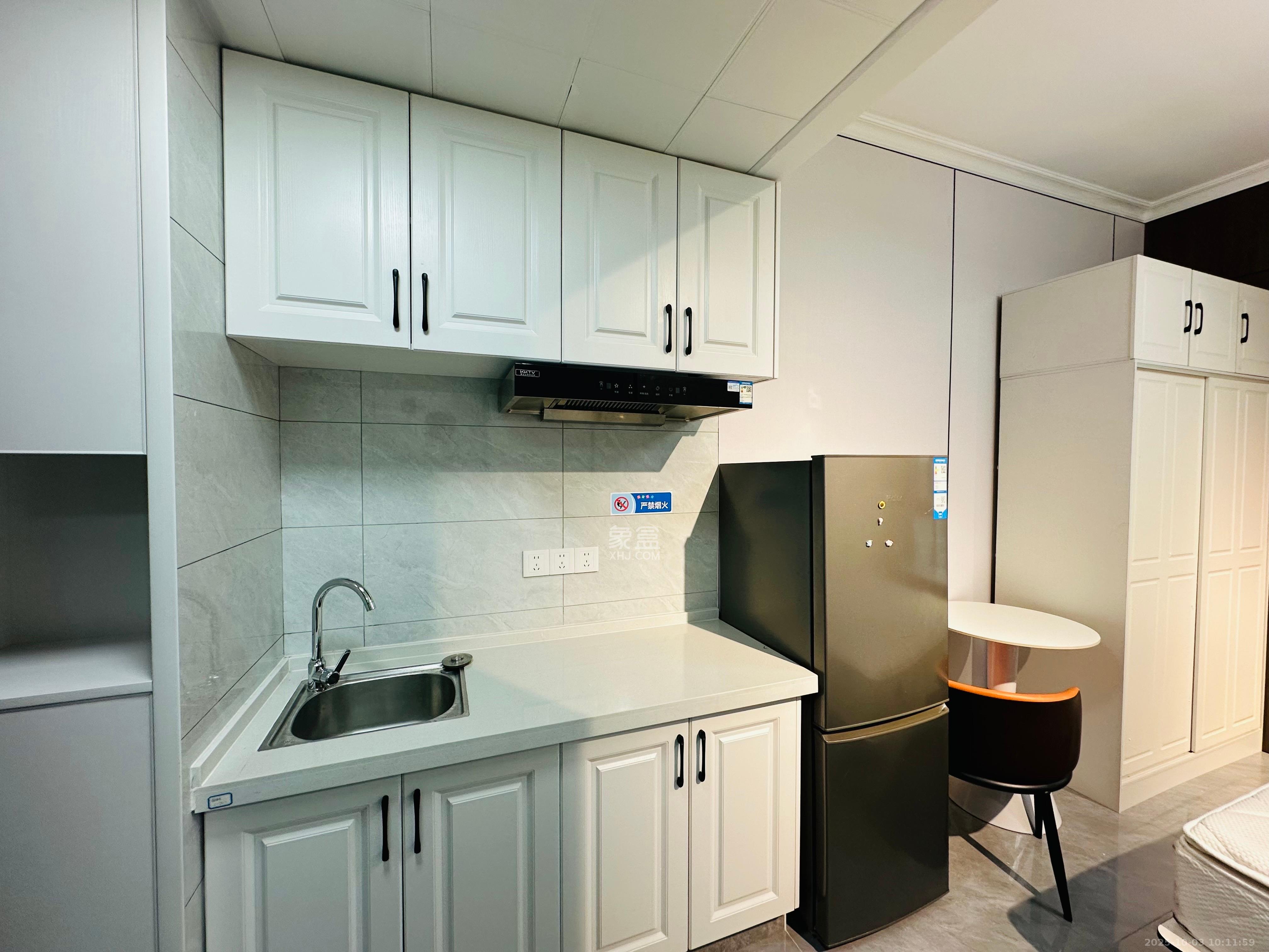 龙湖铂金岛  1室1厅1卫    1500.0元/月室内图