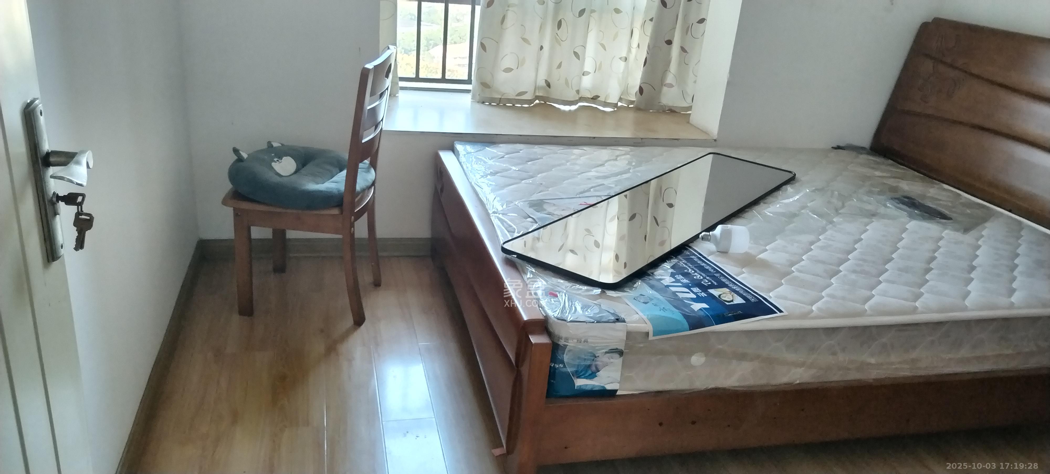 上海城小区  1室2厅1卫    1900.0元/月室内图