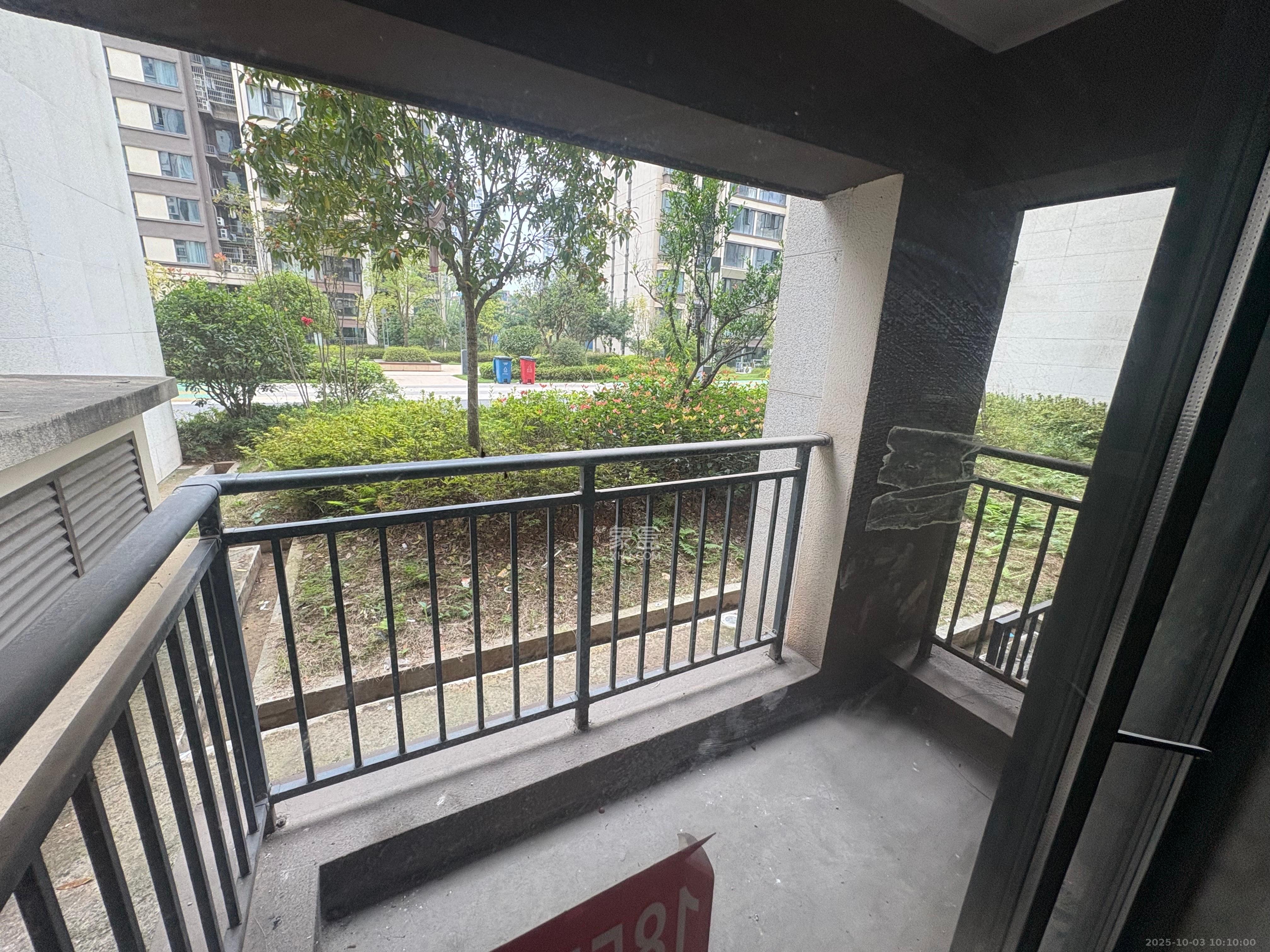 荣盛城 4室2厅2卫 1600.0元/月 荣盛城 4室2厅2卫 1600.0元/月室内图