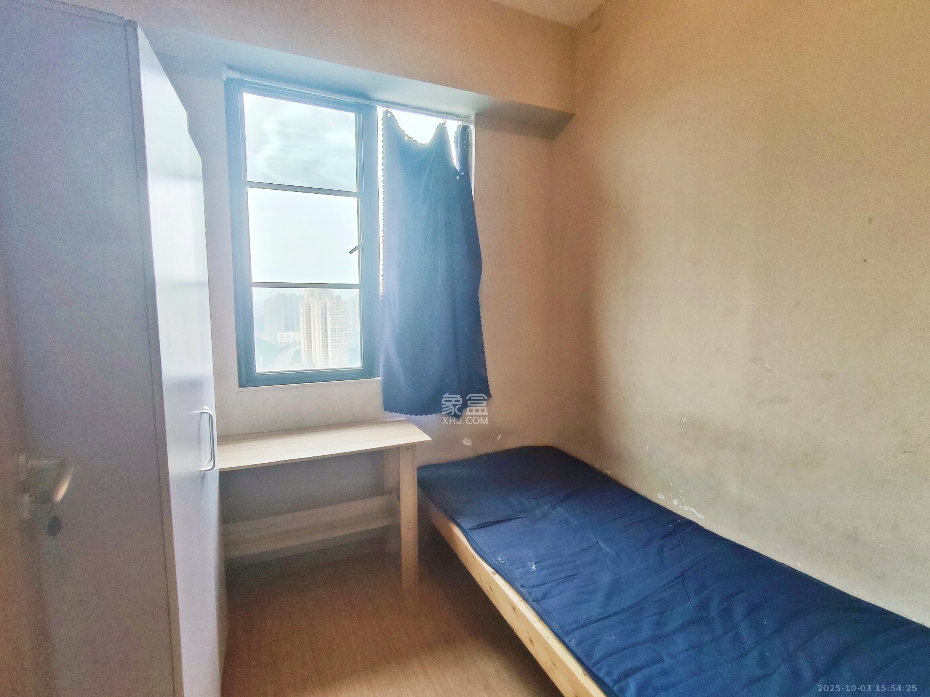 麓谷小镇  3室2厅1卫    2100.0元/月室内图