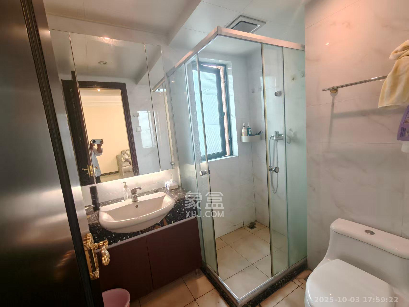 恒大翡翠华庭  1室2厅1卫    2000.0元/月室内图