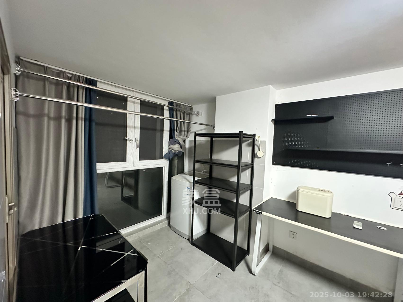 裕天国际商汇中心 1室1厅1卫 1400.0元/月 裕天国际商汇中心 1室1厅1卫 1400.0元/月室内图