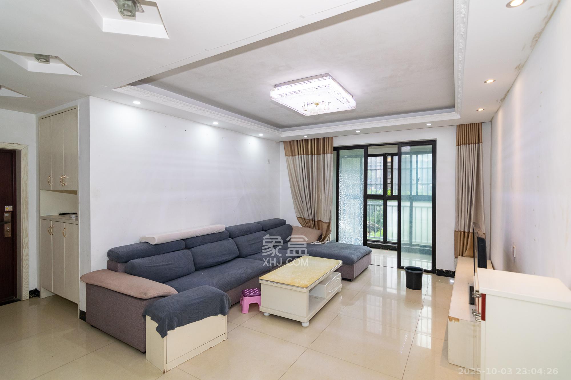 新城国际花都  3室2厅2卫    68.0万客厅