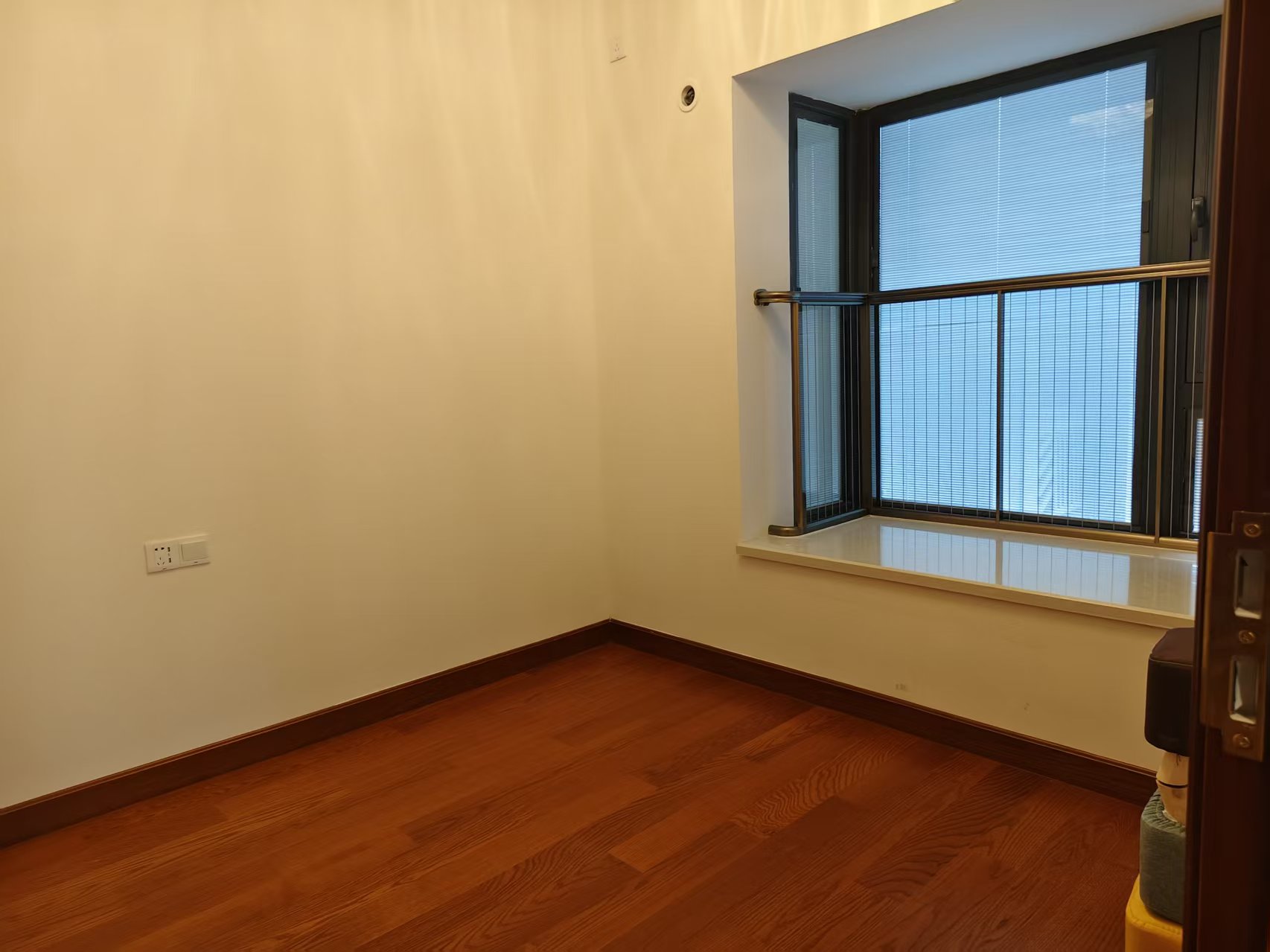 恒大名都  3室2厅2卫   1500.00元/月室内图