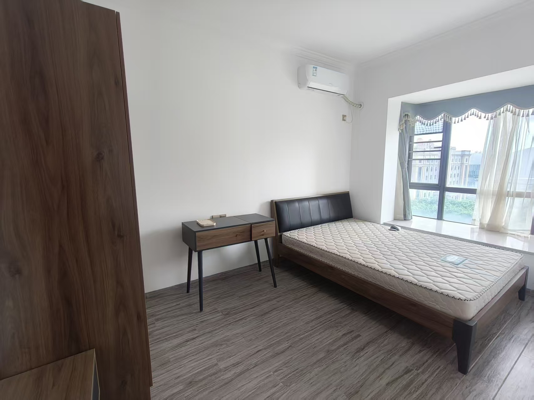 消防总队琼山住宅小区  3室2厅2卫    3800.0元/月室内图