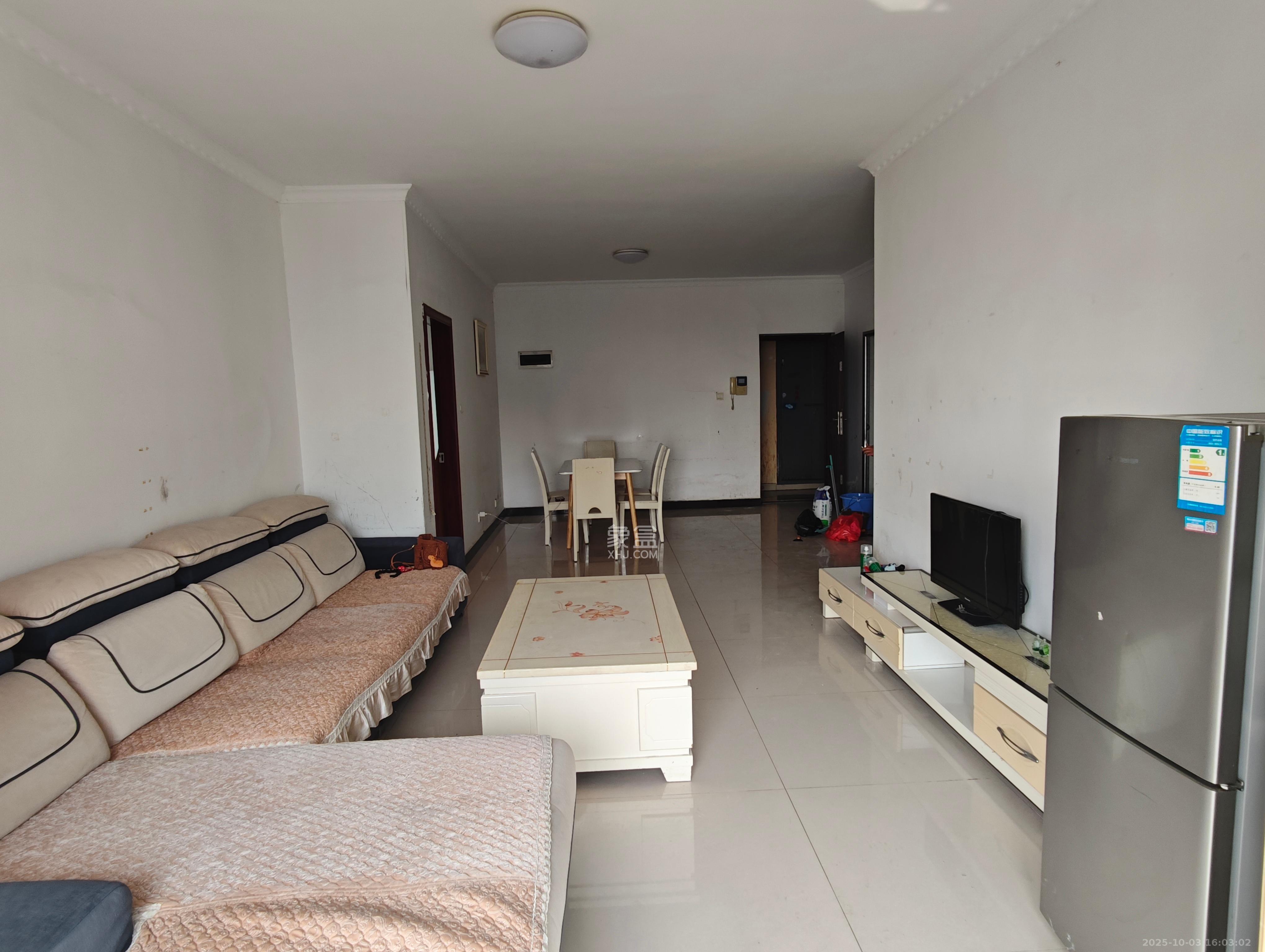 三一街区  2室1厅1卫    1600.0元/月 三一街区  2室1厅1卫    1600.0元/月