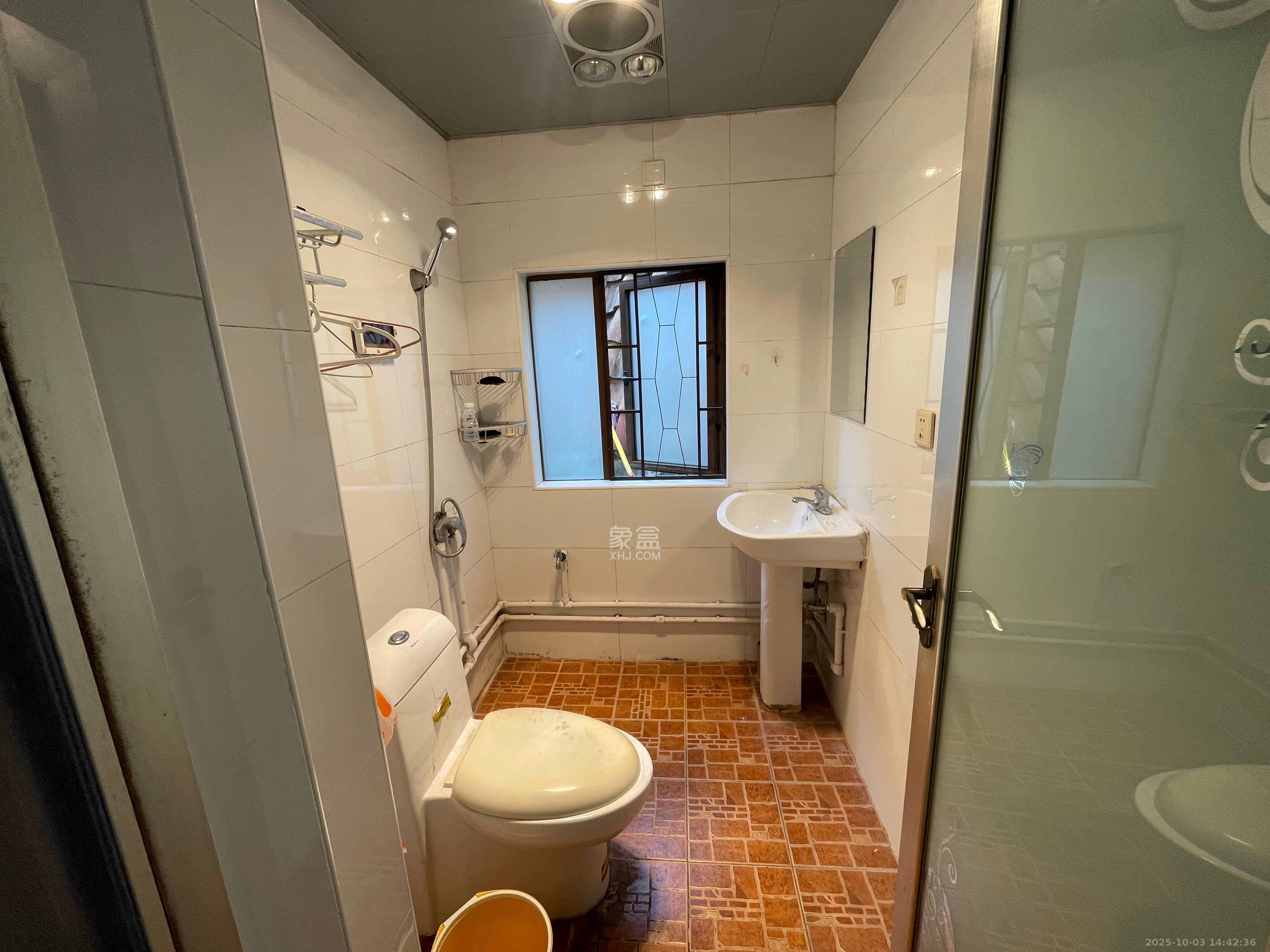 高信向日葵 3室2厅2卫 2500.0元/月 高信向日葵 3室2厅2卫 2500.0元/月室内图