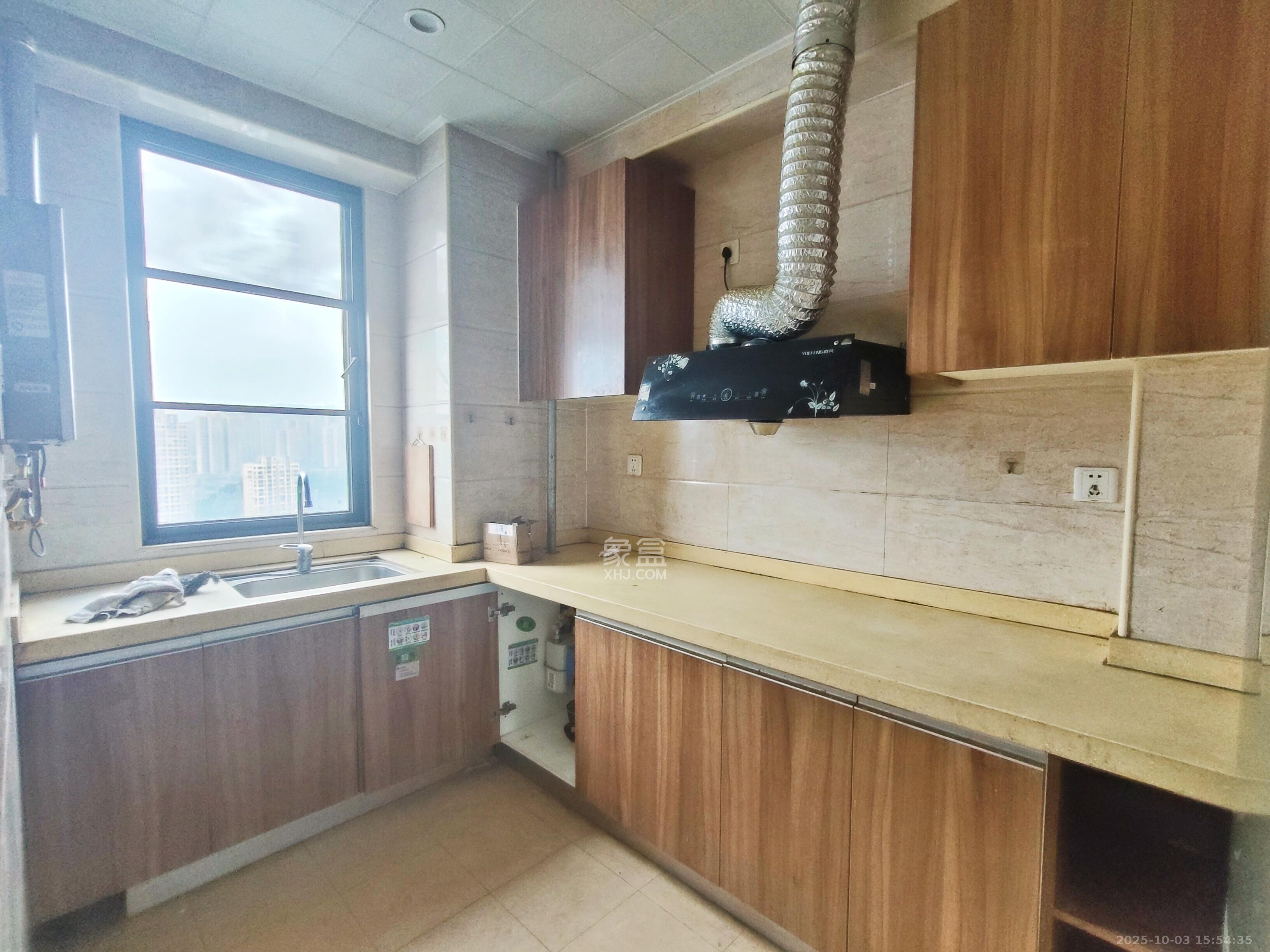 麓谷小镇  3室2厅1卫    2100.0元/月室内图