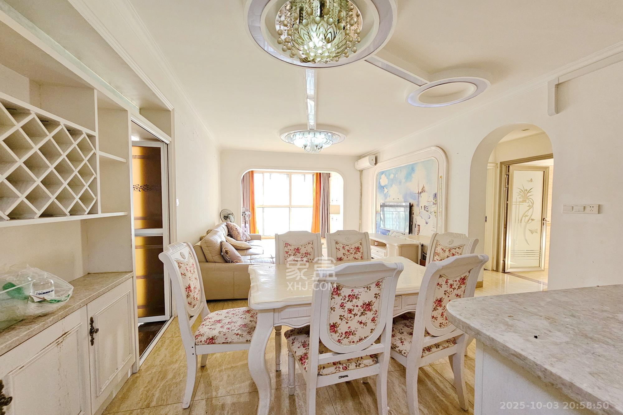 嘉宇盛世华章 1室2厅1卫 86.0万 嘉宇盛世华章 1室2厅1卫 86.0万客厅