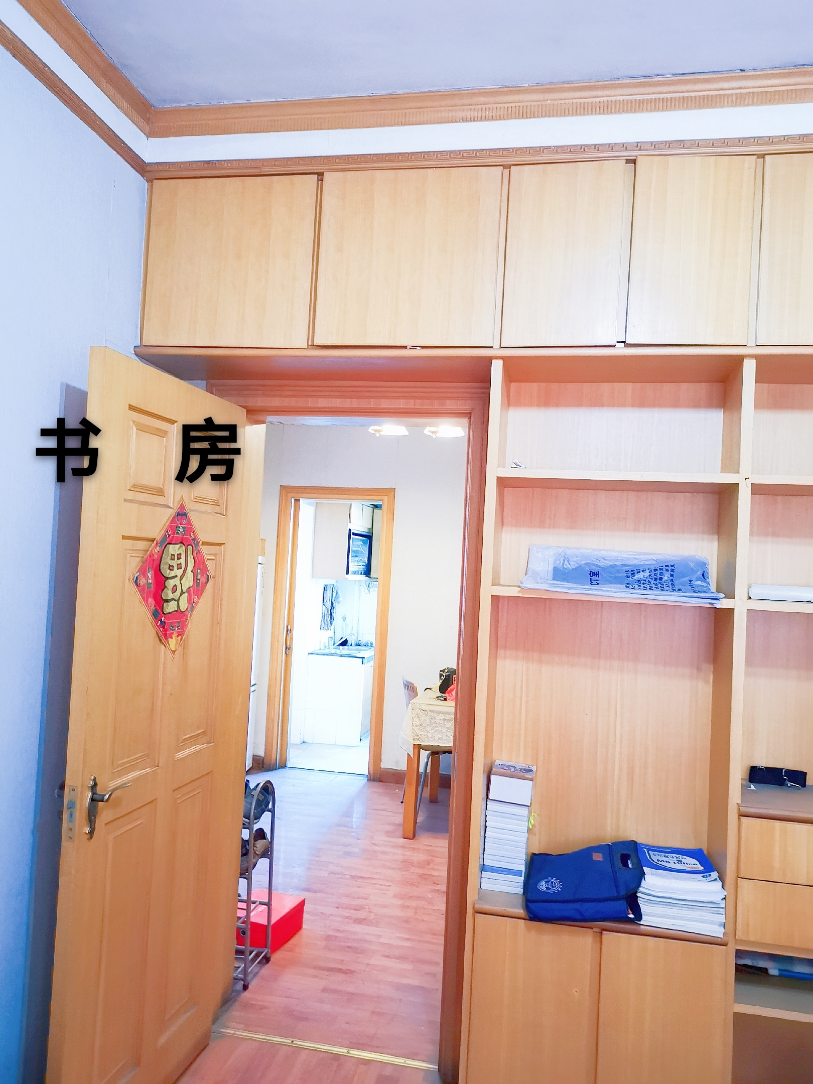 区公安局家属楼  3室2厅1卫    55.8万客厅